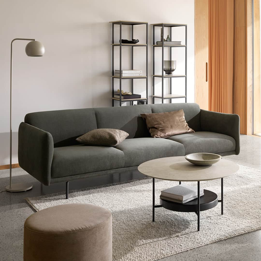 BoConceptさんのインスタグラム写真 - (BoConceptInstagram)「Get more out of your small living space with a compact sofa. Opt for timeless, minimalist designs like Berne and Indivi then customise to suit your space and style. Discover our selection of compact sofas via link in bio.  #boconcept #liveekstraordinaer #ekstraordinærsince1952 #anystyleaslongasitsyours #smallspaceliving #interiordesign #homestyling #ourstylesinyourhome #danishdesign #sofa #livingroomdesign #smalllivingroom」4月20日 20時16分 - boconcept_official