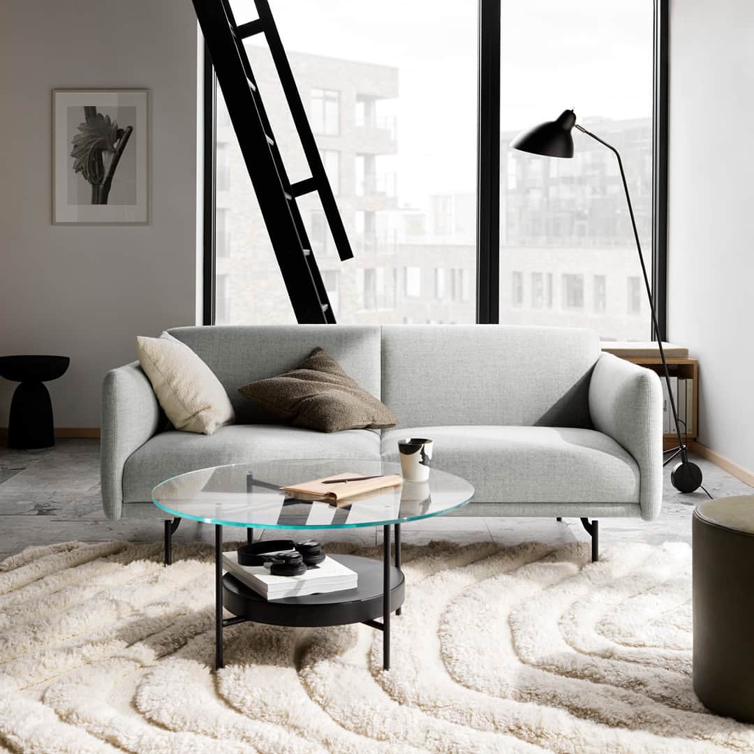 BoConceptのインスタグラム：「Get more out of your small living space with a compact sofa. Opt for timeless, minimalist designs like Berne and Indivi then customise to suit your space and style. Discover our selection of compact sofas via link in bio.  #boconcept #liveekstraordinaer #ekstraordinærsince1952 #anystyleaslongasitsyours #smallspaceliving #interiordesign #homestyling #ourstylesinyourhome #danishdesign #sofa #livingroomdesign #smalllivingroom」