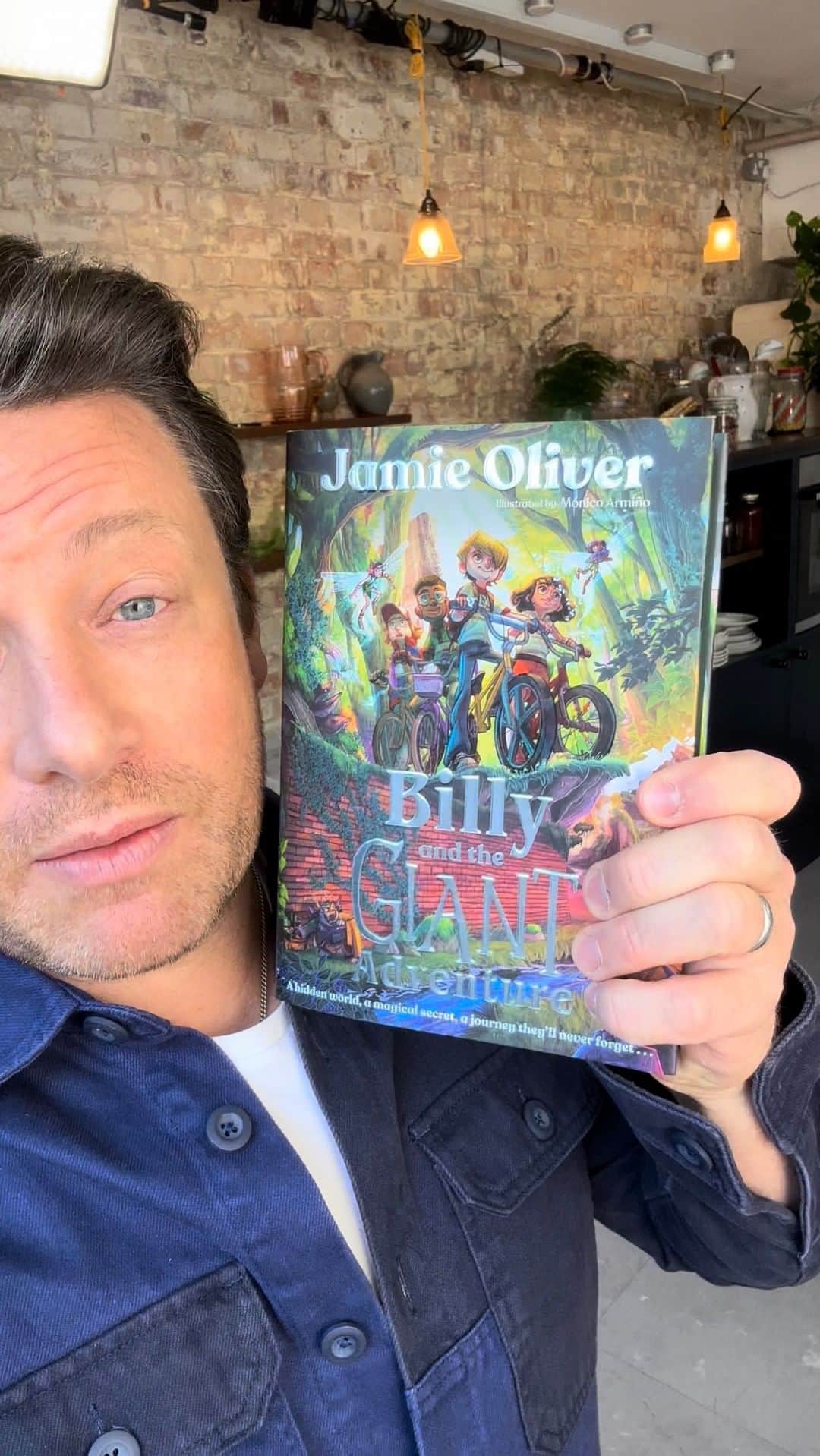 ジェイミー・オリヴァーのインスタグラム：「Just wanted to say thank you so much and big love for all your support with #BillyAndTheGiantAdventure... Hit the link in my bio to order a copy, as well as download the audiobook, which we really went to town on!! joxx」