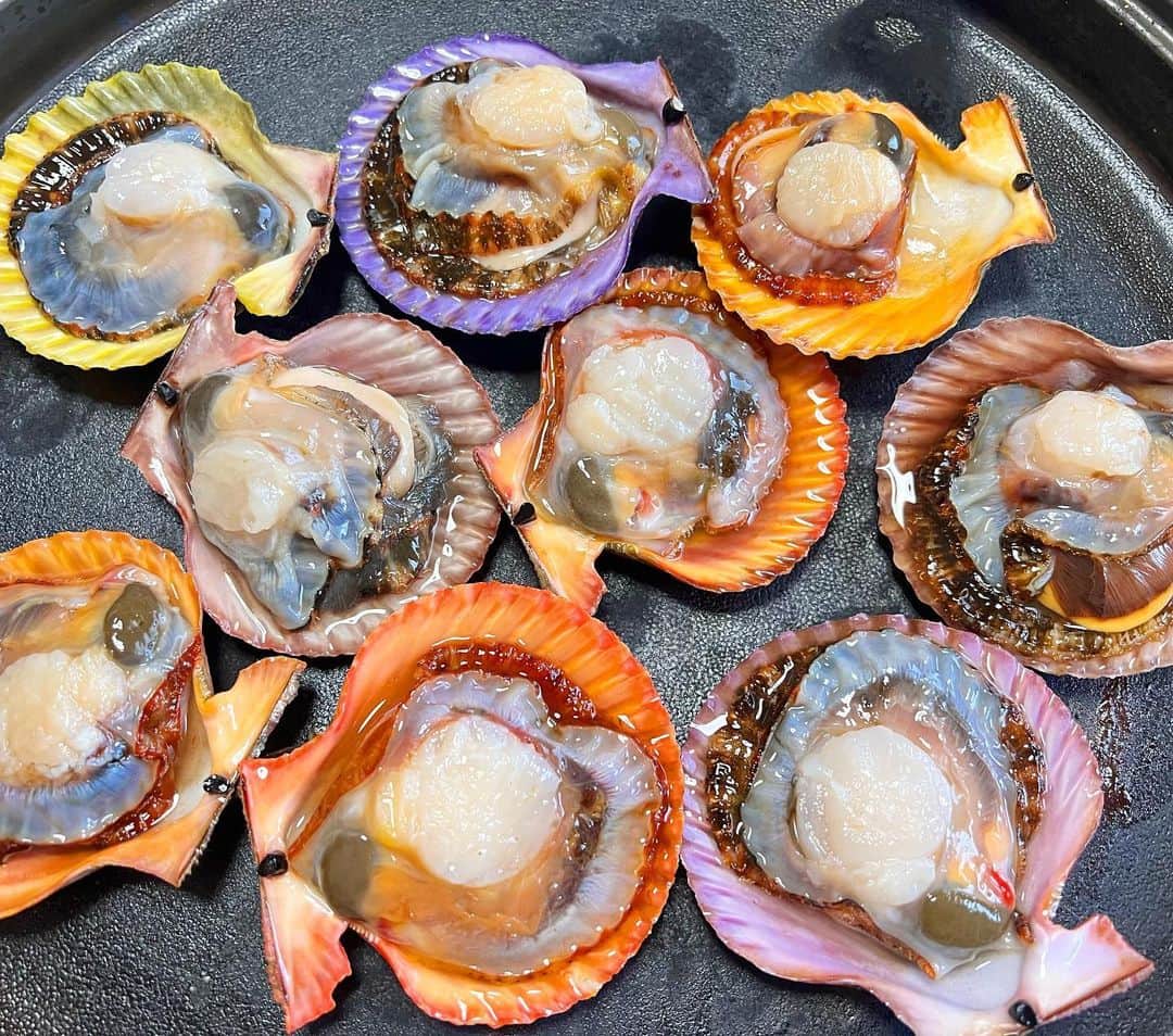 紀伊さつきさんのインスタグラム写真 - (紀伊さつきInstagram)「・  最近、月に1.2回のお取り寄せグルメがブームのわが家。  先日届いたヒオウギ貝がとても鮮やかで綺麗でした。  ちょっと禁酒中なのですが、お酒欲しくなりますね😳💦  #ヒオウギガイ #ヒオウギ貝」4月20日 20時17分 - keysatsuki