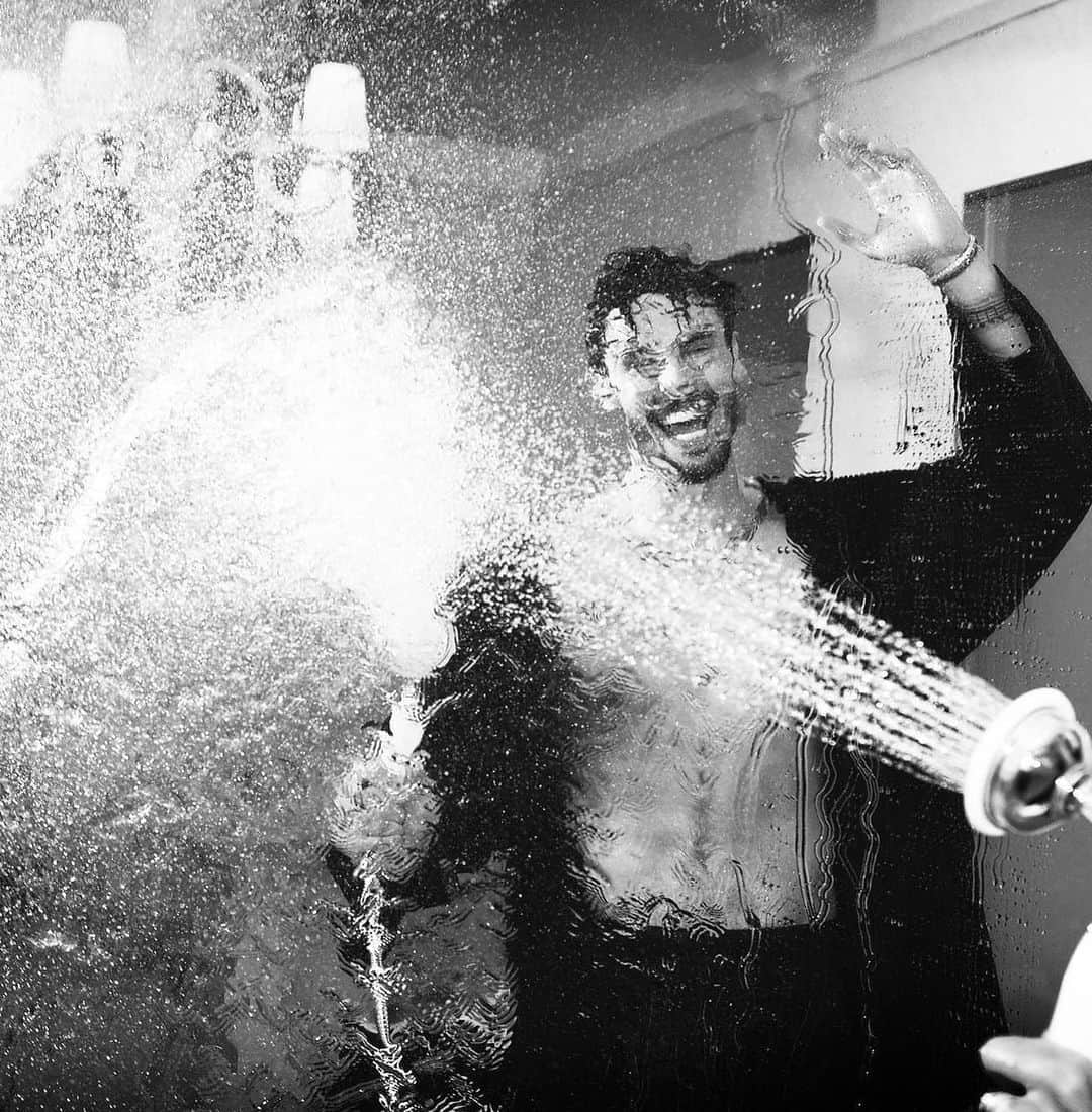 エレン・ヴォン・アンワースさんのインスタグラム写真 - (エレン・ヴォン・アンワースInstagram)「In the bath with @baptiste.giabiconi for a @bbcnews docomentary about him being a friend and muse of @karllagerfeld 📸 @ellenvonunwerth #muse #bbc #metgala」4月20日 20時22分 - ellenvonunwerth