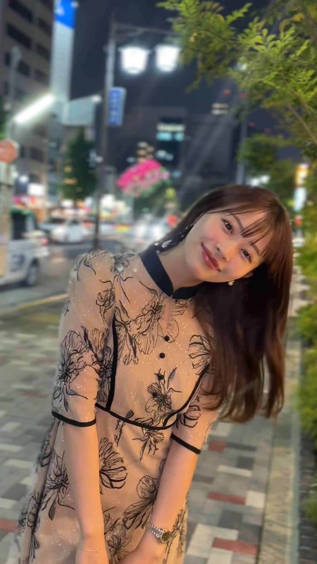 高木由梨奈のインスタグラム：「結婚式とかにも着ていけそうなワンピース🌼↓ @leja__official   形も綺麗だしレースの透け感がかわいい🩵  #leja #骨格ストレート #結婚式コーデ」