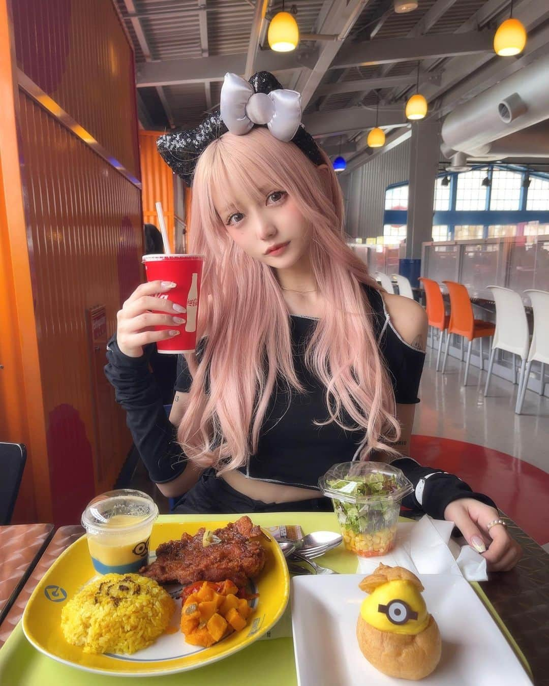 なかにしりあんさんのインスタグラム写真 - (なかにしりあんInstagram)「いっぱい載せる🥄 そういえばnew hair color🩶🩷 やっぱpinkって可愛すぎてうきうきだ😫🤍 ・ ・ ・ #usj #ユニバ #kitty #ハイトーン #ピンクカラー」4月20日 20時27分 - nakanishirian