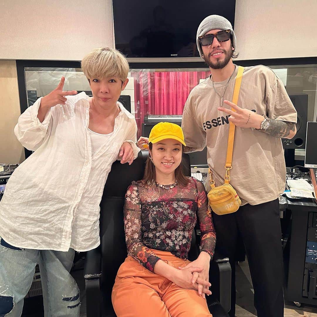 のインスタグラム：「今日は Tsugumi さんと Lecca さんとすごいflow 曲作った。めっちゃ楽しかった! So happy and excited for this song to come out and share music with dope songwriters 🔥💥 #music #artist #songwriter #producer」