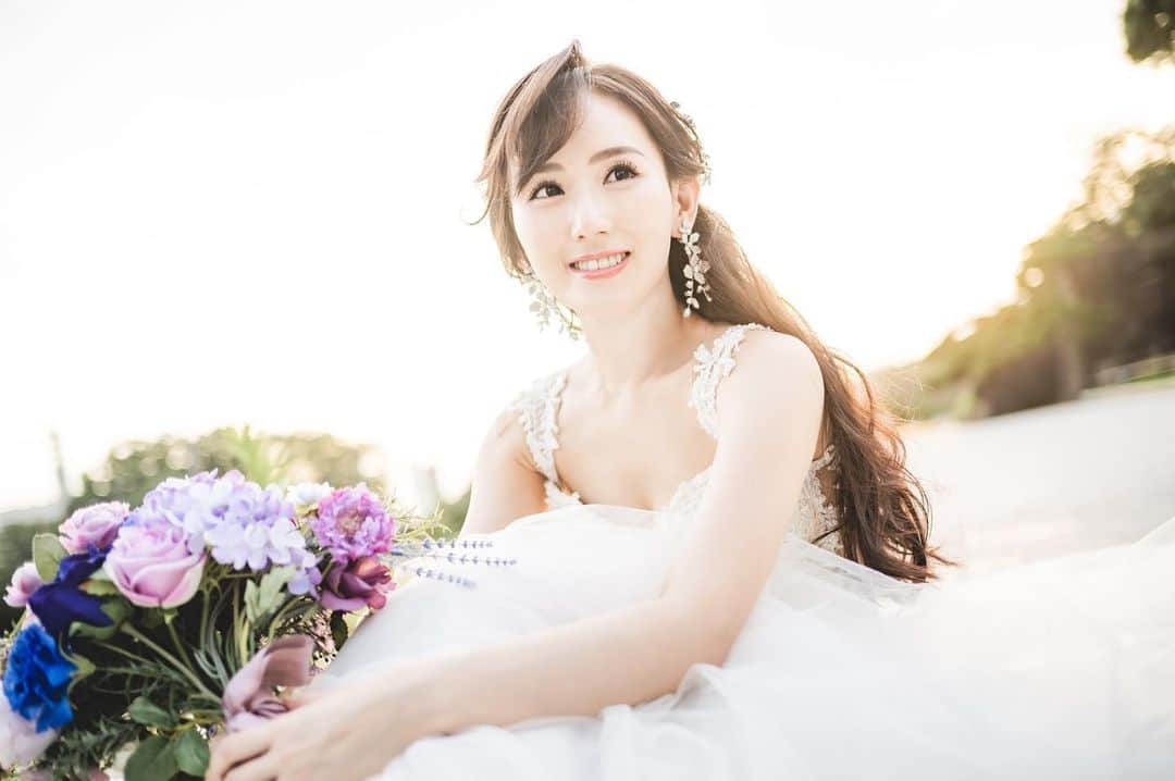 谷中麻里衣のインスタグラム：「お世話になっている皆様へ  この度、新しい命を授かり、秋に出産予定です。 新しい家族が増えることを心待ちにしながら日々を過ごしています。  また、大学入学時から14年間お世話になったセント・フォースを退所いたしました。 初仕事のアカデミー賞アメリカ現地取材から、現在にも続く経済のお仕事まで、たくさんの機会をいただき事務所の方々には感謝でいっぱいです。  最近は体調の変化に戸惑いながらも、お仕事を続けさせていただいております。 番組関係者の皆様にはご理解とご配慮いただき、大変感謝しております。  今後とも、温かく見守っていただけますと幸いです。  谷中麻里衣」