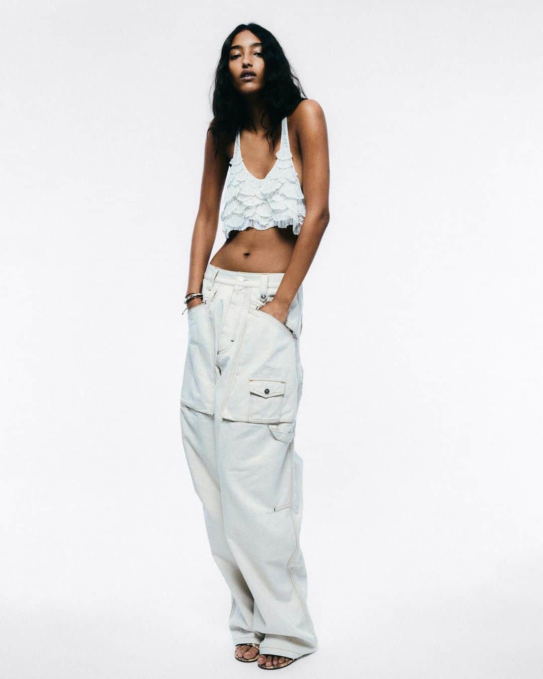 イザベルマランのインスタグラム：「Strictly casual. @mona_tougaard wears new pieces from the #IsabelMarantSS23 collection. Follow the link in bio for more.  Photographed by @vitofernicola  #IsabelMarant」