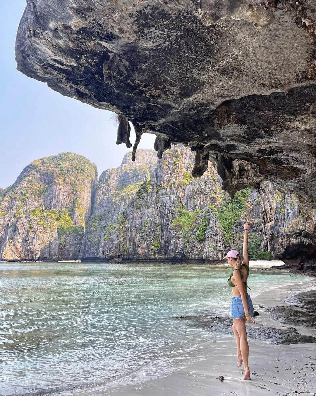 マリナ・デュランダさんのインスタグラム写真 - (マリナ・デュランダInstagram)「3 of me at Maya Bay 📍」4月21日 1時58分 - dmarishka