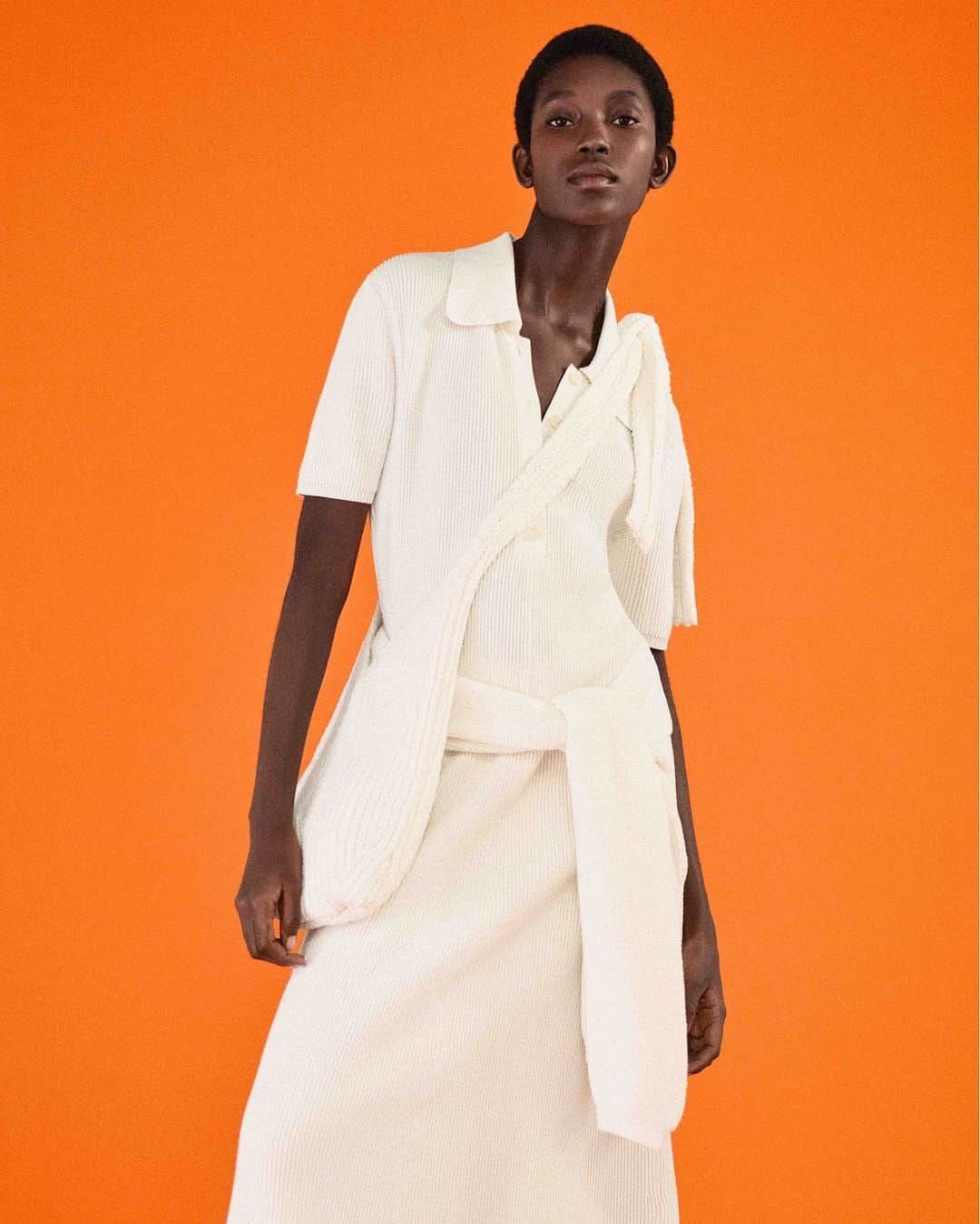 ジョゼフのインスタグラム：「Soft Egyptian Cotton, effortless knitwear for the warmer months.  #JOSEPHfashion」