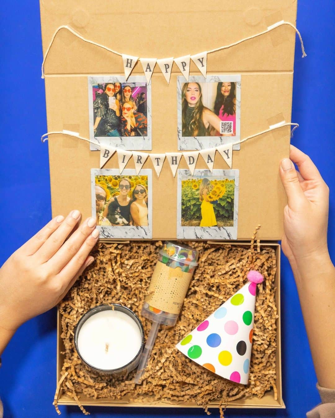 Fujifilm Instax North Americaさんのインスタグラム写真 - (Fujifilm Instax North AmericaInstagram)「Swipe ➡ to see how we made this cute birthday box for our bestie 🥳💖⁠ .⁠ .⁠ .⁠ #DontJustTakeGive⁠ #InstaxSquareLink⁠ #GoBeyondTheFrame⁠ #BirthdayBox」4月21日 2時01分 - fujifilm_instax_northamerica