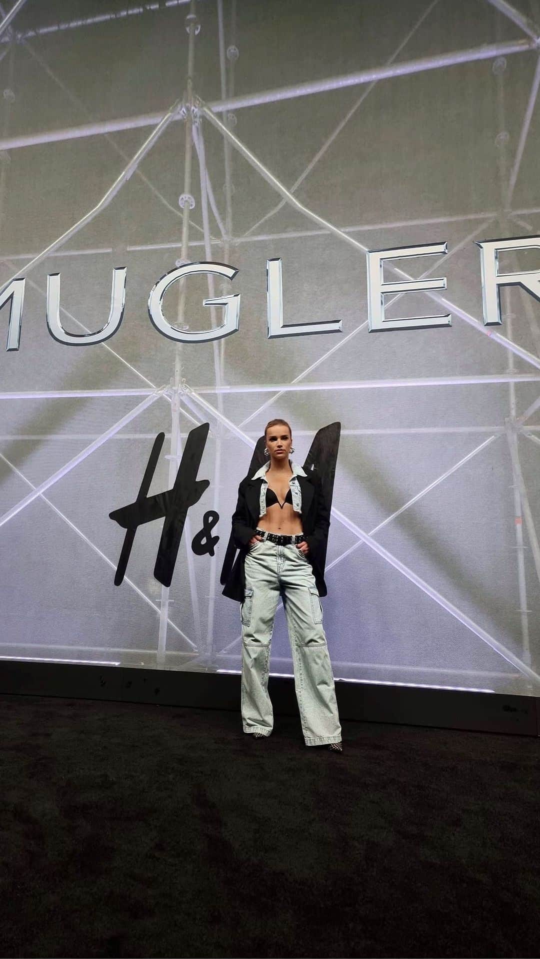 Juliett K.のインスタグラム：「Last night in New York City 🗽🙌🏼 #MUGLERHM @muglerofficial @HM World Launch Event!!!」