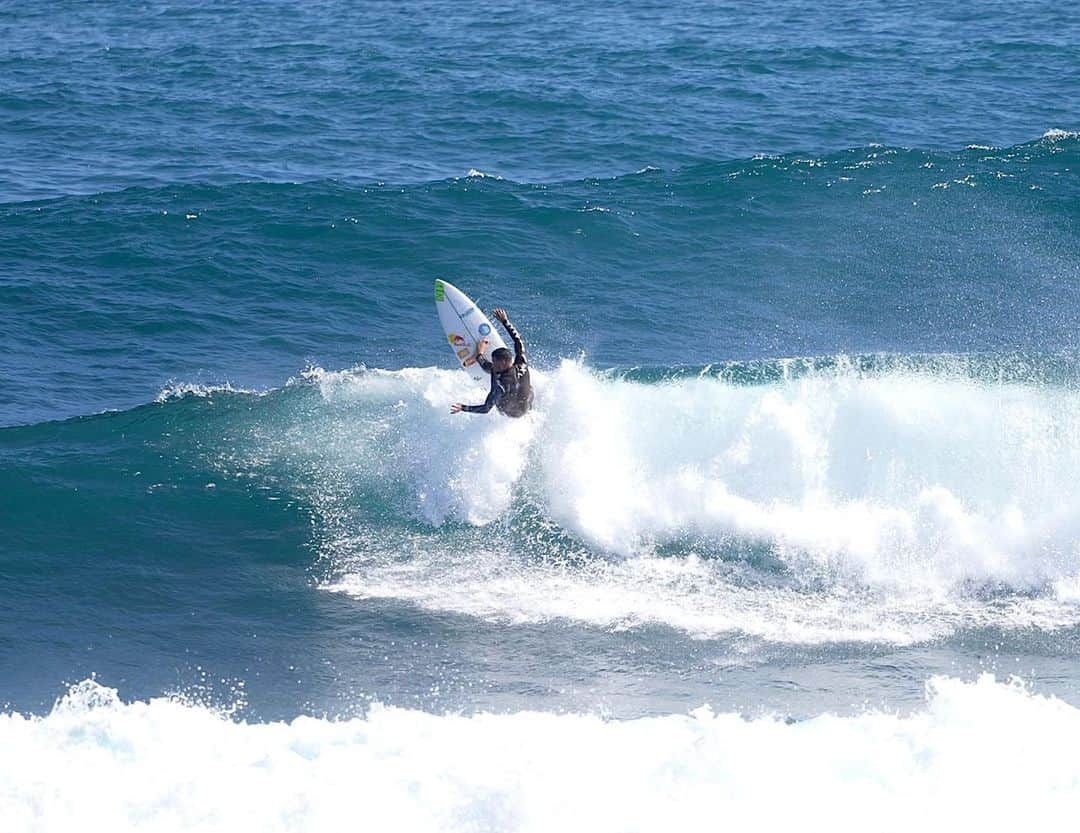 アドリアーノ・デ・ソウザのインスタグラム：「Main break ♥️🍷⚔️ Hoje foi um dia legal. 📸 @leandrodora071170 @aprimoresurf」