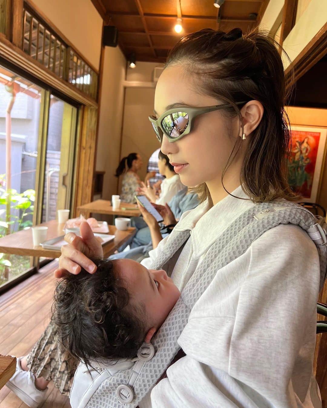 市岡麻美のインスタグラム：「👽×👶  📍@antico_rondino  鎌倉で大大大好きなパニーニのお店🥪 生ハムサンドと、ローストポークのサンドを頼んで半分に切ってもらいシェアするのがおすすめっ👆」