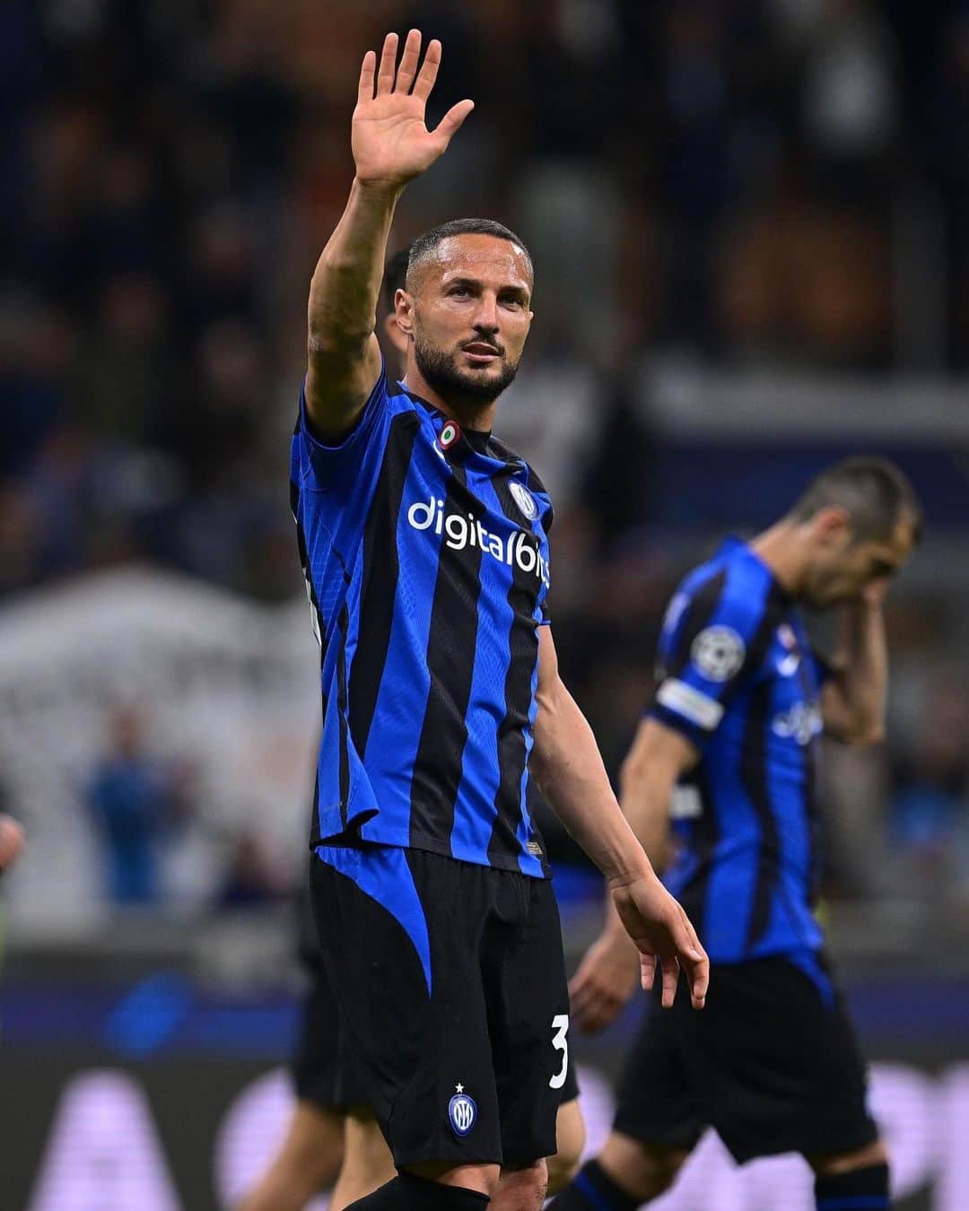 ダニーロ・ダンブロージオのインスタグラム：「SEMI-FINALS,HERE WE ARE 🖤💙🏟️🤩 @inter #grandeinter#amala#UCL#interbenfica」