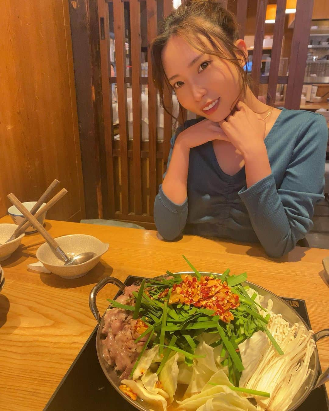 天間晴香さんのインスタグラム写真 - (天間晴香Instagram)「家族と福岡のもつ鍋🍲 嵐の松潤がテレビで紹介してた店らしいよw母さんが言ってた😂  #もつ鍋 #北九州 #博多 #福岡グルメ #一慶 #もつ鍋一慶 #炙りもつ鍋」4月20日 20時44分 - haruchimu23