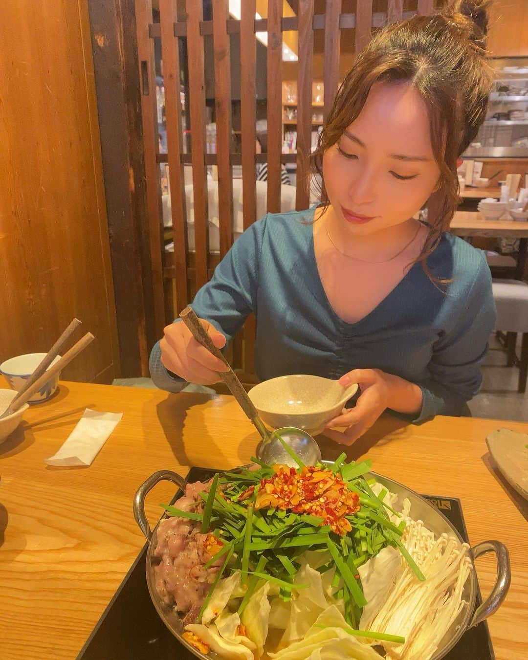 天間晴香さんのインスタグラム写真 - (天間晴香Instagram)「家族と福岡のもつ鍋🍲 嵐の松潤がテレビで紹介してた店らしいよw母さんが言ってた😂  #もつ鍋 #北九州 #博多 #福岡グルメ #一慶 #もつ鍋一慶 #炙りもつ鍋」4月20日 20時44分 - haruchimu23