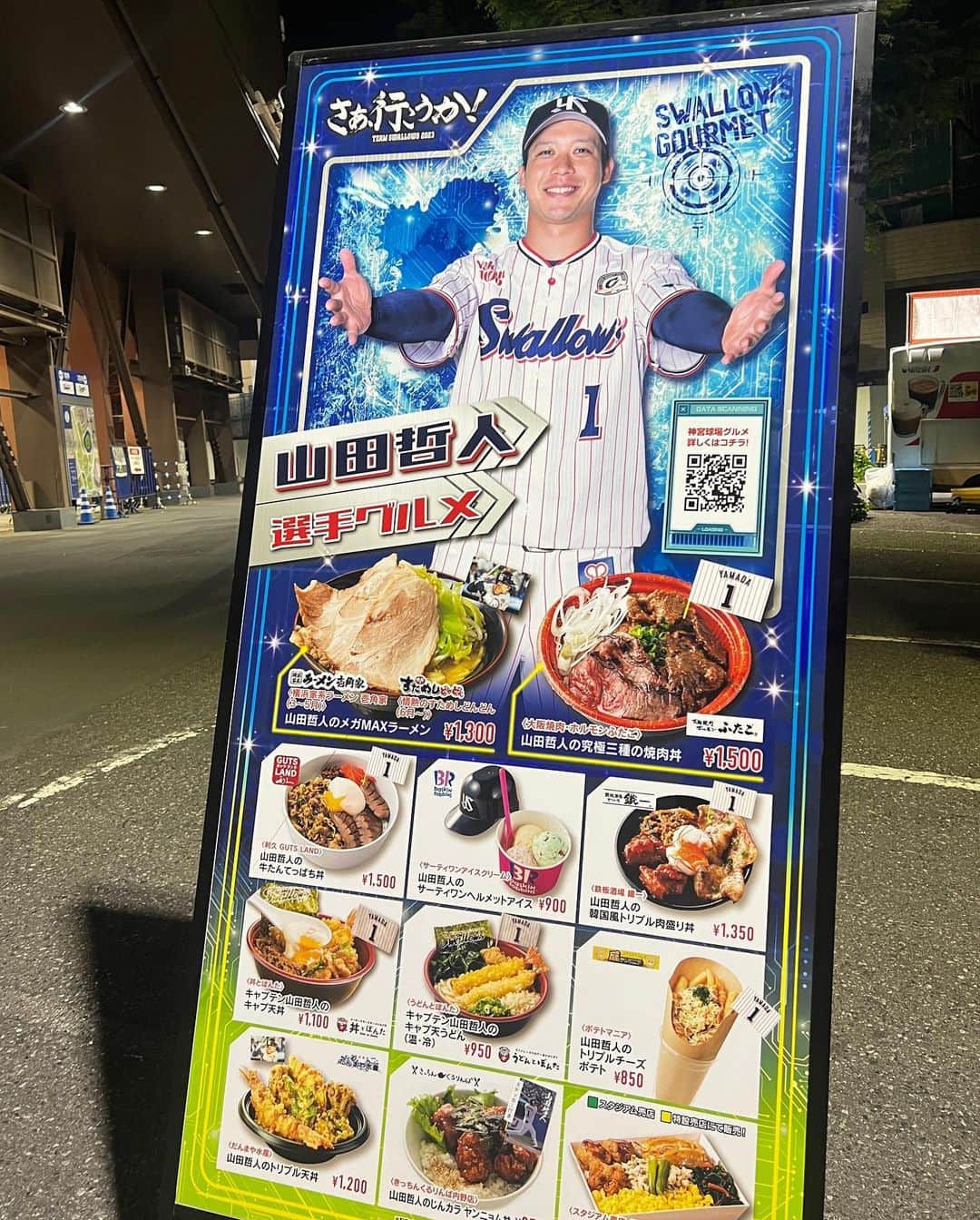 run+さんのインスタグラム写真 - (run+Instagram)「足も手もネイル新しくなって気分は初夏🍒 レースやシアー早く着たい😍 そうそう明後日土曜日は @cat_hiroshi  #春の情熱ハーフ 私は2時間切りペース🎽  この大会、猫さんとスライドする度みんながにゃーにゃー言うのが楽しみの1つ♡ 更に"猫さんと鬼ごっこ"と題しスタートしてから30分後、猛スピードで追い上げてくる猫さん。 猫さんに抜かれずにゴールすると直筆メッセージ&賞品プレゼントされるのもこの大会ならではでめっちゃ楽しい♡  その追い上げのスピードに😍😍😍  他、ベストコスチューム大賞やゴール前後賞等々。 走る楽しみがいっぱい✨ 沢山の方とご一緒できるの嬉しいな  会場でお会いしたら ランナーの皆様も ペーサーの皆様も宜しくです🙋🏻‍♀️  走るあなたの #ランドマーク🎈 #情熱ハーフ #情熱ハーフマラソン ❤️‍🔥 #ハーフマラソン #21K  シアーなの着たいっていうかスリーシーズンノースリーブ シアー袖は12.1.2月くらい😂  山田哲人の牛タンてっぱち丼美味しそう… いや明日は昼はランチ送別会、夜は焼肉！ もう24時間くらいのお楽しみ🤤🤤🤤  #いまわたしができること #runのために今できること #走れるって幸せ　#走れるって当たり前じゃない #走るを楽しむ  #ラン ランニング RUNNING #ランナー #runner #サブ425への道 #サブ4への道 #サブ375への道 #サブ35への道 #サブ4 #サブ375 いつかは #サブ35  #ハシリマシタグラム #ハシリマスタグラム マラソン部 igランナー igランナーズ東京 #走るを楽しむ  #ランニング好きな人と繋がりたい #ランナーさんと繋がりたい #igランナーズと繋がりたい  RunForSmile Runday RunLovesLife runstagram #走る楽しさ広げ隊 @runplus #aday #EveryDaySpecial #instadaily」4月20日 20時45分 - runplus