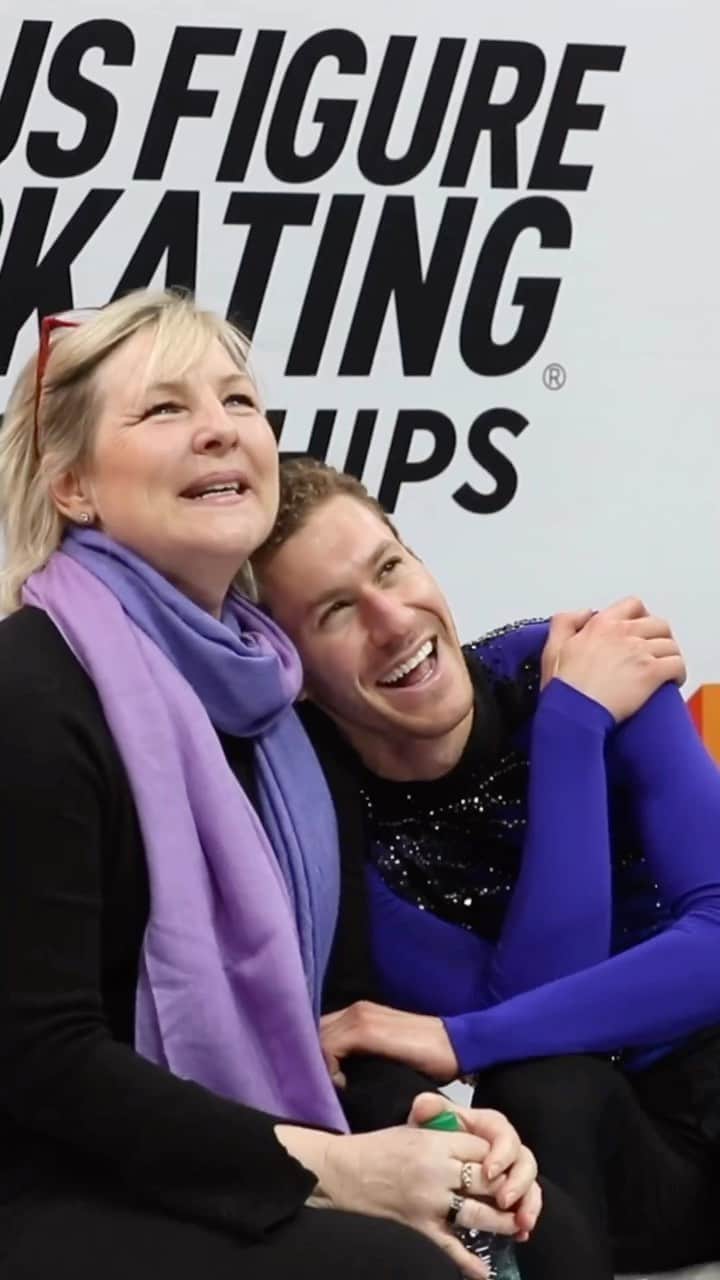 ジェイソン・ブラウンのインスタグラム：「2022/23 Competitive Skating Season ☑️  Forever & always grateful for the love and support! Thank you! 大会シーズンが終わりました! いつもおうえんをありがとうございました！🙏💙⛸️ #tbt #uschamps23   📹: @usfigureskating」