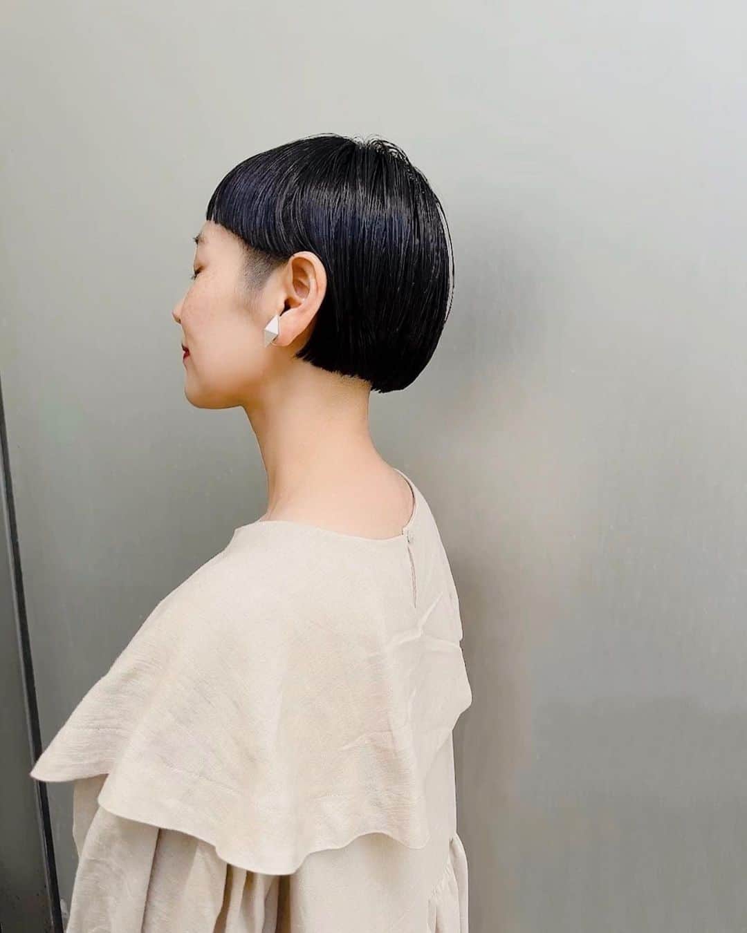 Chocolatさんのインスタグラム写真 - (ChocolatInstagram)「歯列矯正のあと、ヘアカットへ。  ついに上の前歯にも矯正器具を装着。歯の痛みでぼーっとしますが、少しずつ前進です。  どうもありがとうございました🙏  ✂︎ @kaori_negoro_anti   🦷 @omotesando_dental_office   4/26（水）21:00からコルチェア @corchea_tokyo 新作イヤリングの販売があります。 詳細はひとつ前の投稿をご覧くださいね👀 ・ ・ #歯列矯正　#ヘアカット　#コルチェア」4月20日 20時52分 - chocolatandakito
