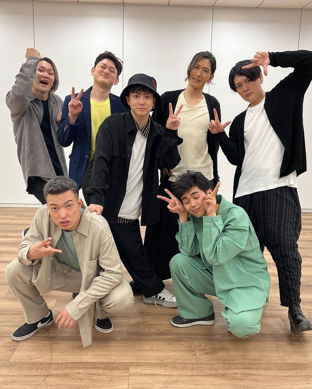 きょんのインスタグラム：「ミーティングついでに来た空いてる1時間でダンス作って踊りました笑 その場で作ったので適当でしたが面白かったので載せました笑」