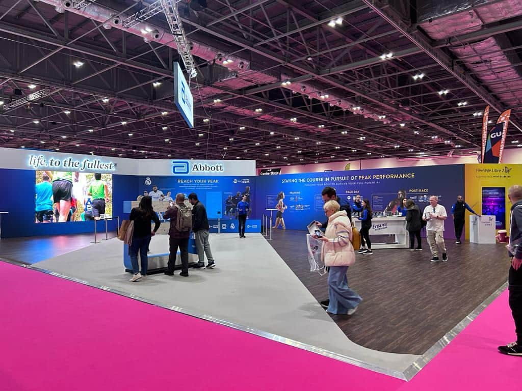 のインスタグラム：「Health is the foundation of life and everything possible with it. Join us at the Running Show as London gears up for race day. #abbottwmm」