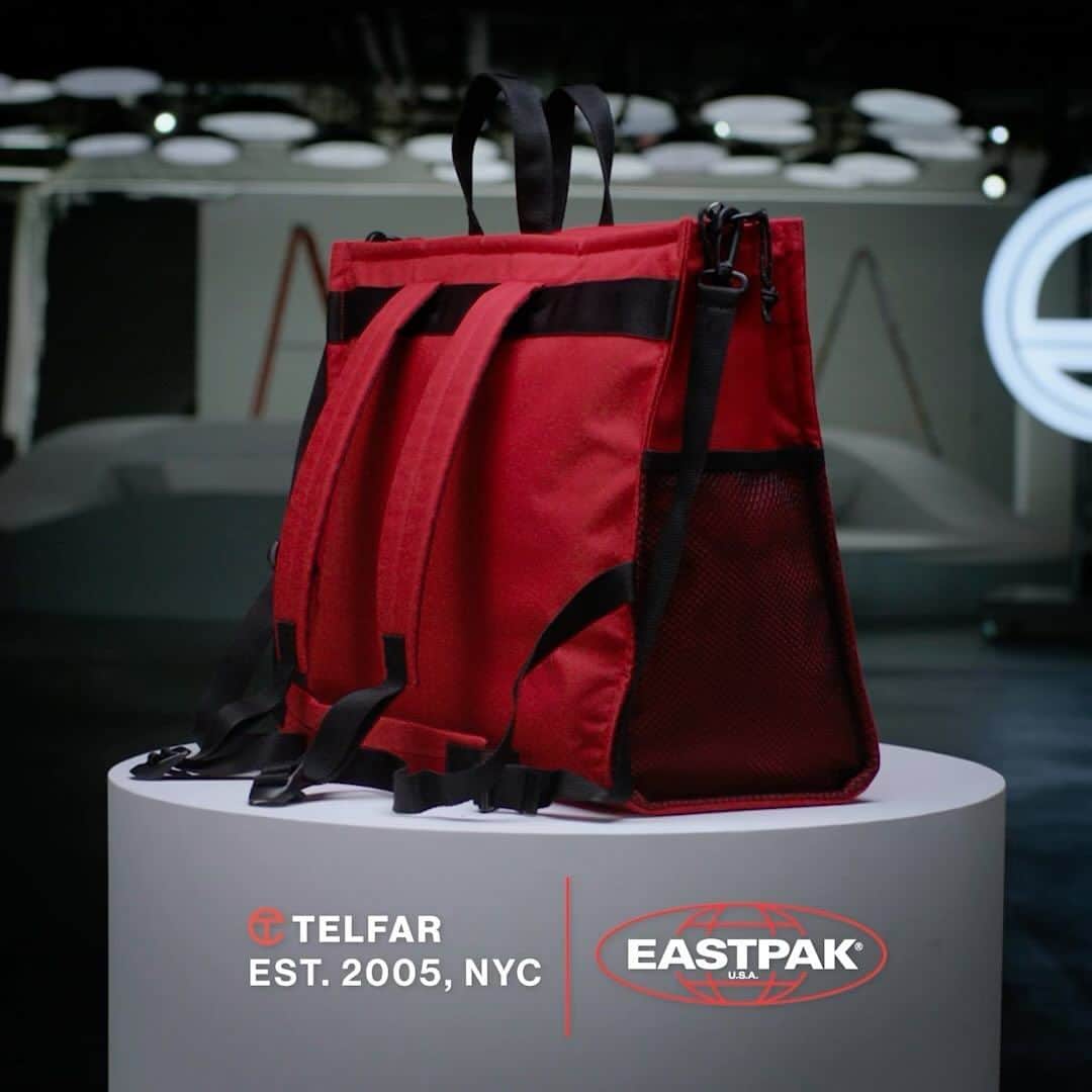 イーストパックのインスタグラム：「Telfar x Eastpak   Tap the link in our bio to shop the collection.   #telfarxeastpak #builttoresist」