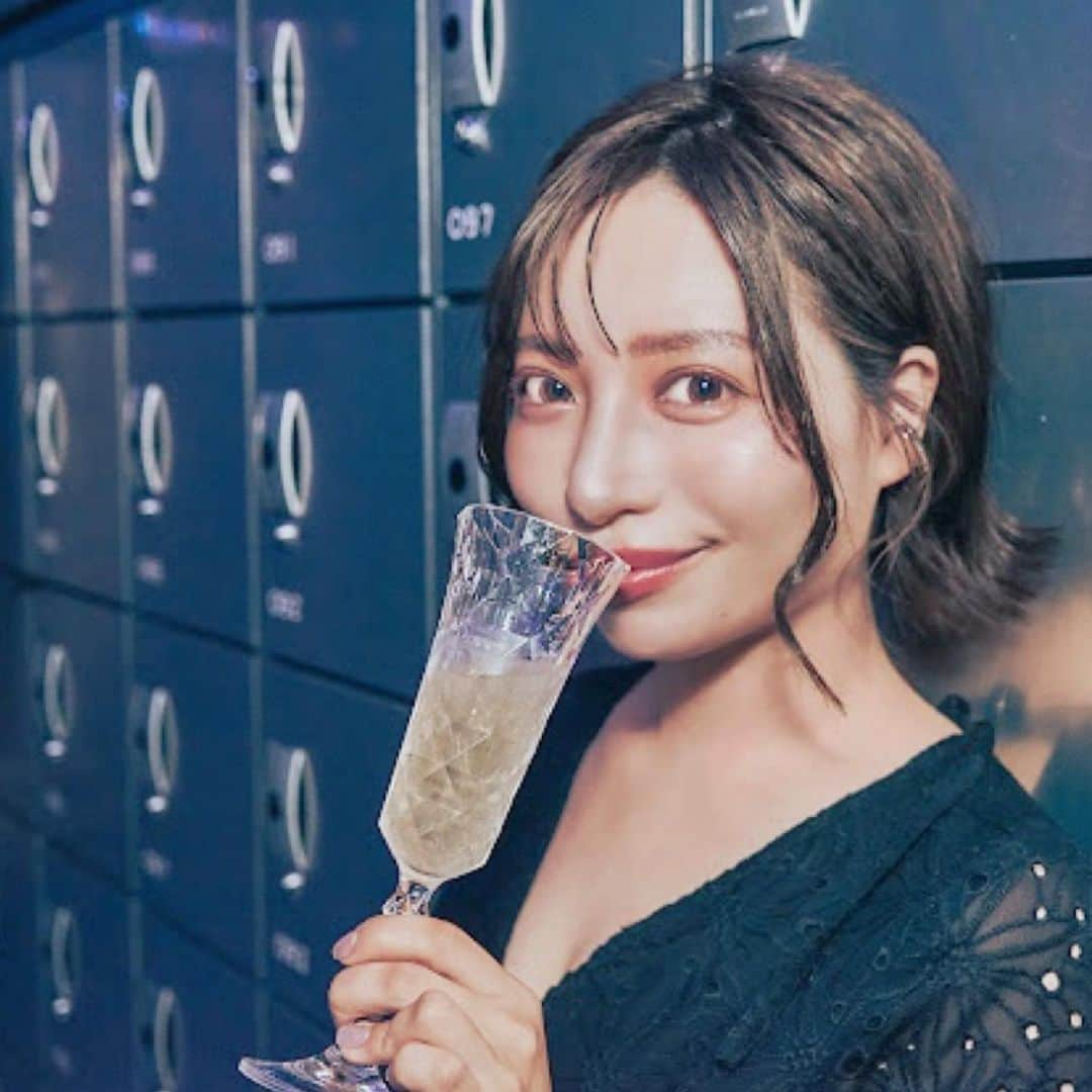 和希詩織のインスタグラム：「モデルプレスの撮影にて📸OCTAGON 4th ANNIVERSARY FESTIVAL☺︎🥂📸 . . 📍 SEL OCTAGON TOKYO(六本木)  . . . . 4周年を迎えたOCTAGON ( @seloctagontokyo_official )のイベントのモデルプレスの撮影に行って来たよ📸✨ . . 4/23まで総勢17組の海外アーティストが出演する4th Anniversary Fesを開催🎉 . . . VIP SEATがラグジュアリーでサウンドもいい感じでした🍾✨ . . . @modelpress の撮影した写真も記事でアップされたのでチェックしてね📸✨ . . . . . .  #modelpress #モデルプレス #seloctagontokyo #六本木オクタゴン  #sponsored #お出かけスポット#octagon #オクタゴン #tokyophoto#shein #sheinコーデ」