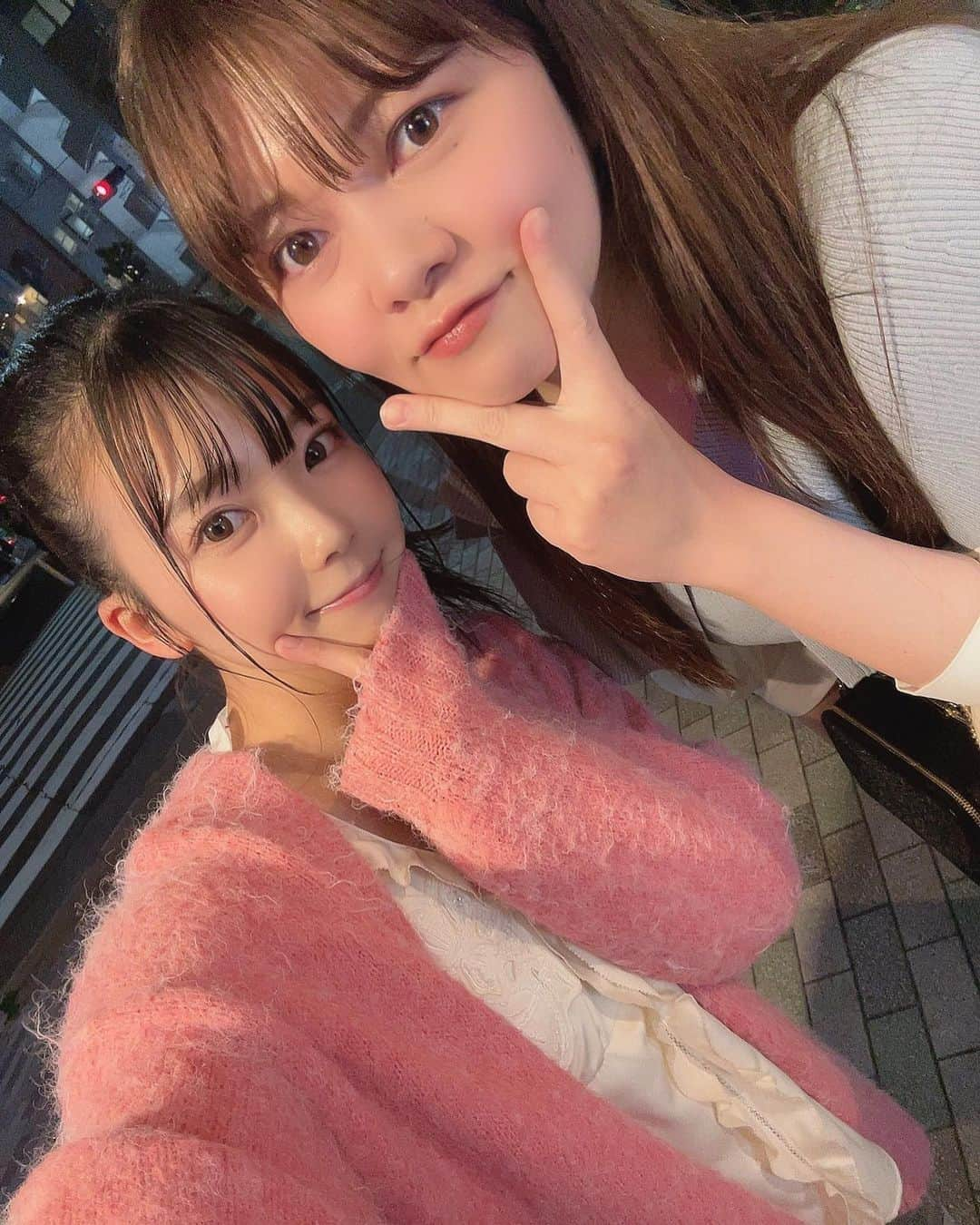 堀江りほさんのインスタグラム写真 - (堀江りほInstagram)「.  大学からの友達で 大好きなりょーこに会ってきた🍺  普段は福岡だからなかなか会えないけど 東京にきてるって聞いてあえてよかった😭  そしてりょーこと会ってるタイミングで お仕事で決まったよ！！！って マネージャーさんから連絡がきて 泣きました😭😭😭😭  本当にありがとうございます😭😭✨  まじでがんばります！！！💪  今日は幸せな日🥲🤝🩷  #友」4月20日 21時01分 - riho_horie