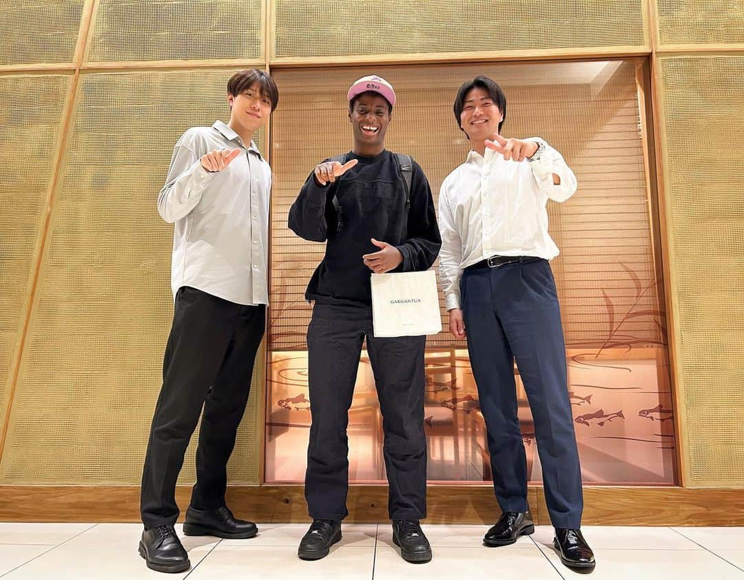 横山弘樹のインスタグラム：「【プロ異種球技コラボ】  🏀馬瓜エブリンさん ⚽️小泉勇人さん ⚾️横山弘樹  プロスポーツアスリートの問題や課題を色んな角度から見ることができて、とっても貴重な時間になりました👍🏻  なにより身長がえぐい🔥  左から192.180.188  #馬瓜エブリン #小泉勇人  かっこいい人達でした😎✨」