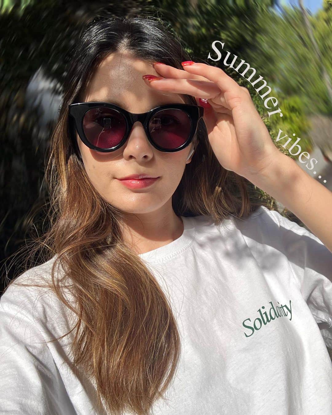 ケリーアンのインスタグラム：「🌼🌼🌼  Summer vibes...😎」