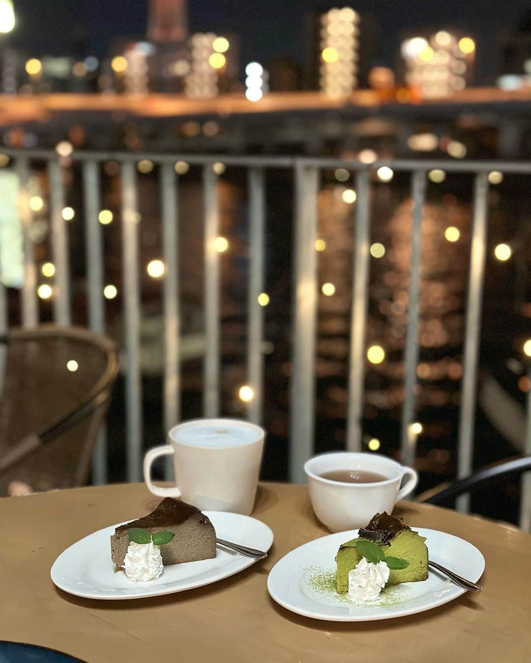 浅井麻里さんのインスタグラム写真 - (浅井麻里Instagram)「🌃スカイツリー夜景カフェ🌃 ⁡ スカイツリーの夜景の絶景✨ ⁡ テラス席でこんな綺麗な景色を見ながら、 美味しいご飯やスイーツが食べられるって幸せ💓 ⁡ しかも、冬季は席がこたつになってて、 ぬくぬくあったかい💓☺️ ⁡ ほうじ茶のバスクチーズケーキと 抹茶のバスクチーズケーキが特に絶品だった✨🍰 ⁡ 京都の川床カフェの雰囲気が、 東京でも味わえるよー♬☕️ ⁡ ⁡ 💫 ASAGE CAFE-カワドコCAFE ＆ BAR- 浅草蔵前 @asg_kawadoko 東京都台東区駒形2丁目1-5 (蔵前駅 徒歩1分 浅草駅 徒歩5分) ☎️03-5811-1897 11:00~23:00（火～日） ⁡ ⁡ #浅草 #浅草カフェ #スカイツリー #スカイツリー夜景 #絶景 #日本の絶景 #絶景カフェ #夜景 #浅草観光 #イルミネーション #タビジョ #カフェデート #カフェ #カフェ巡り #夜景スポット #夜景撮影 #夜景カフェ #夜景デート #蔵前カフェ #夜景ポートレート #asakusa #superbview #nightview #japantripjp #retrip_nippon #art_of_japan_ #skytree」4月20日 21時07分 - mari_asai_625
