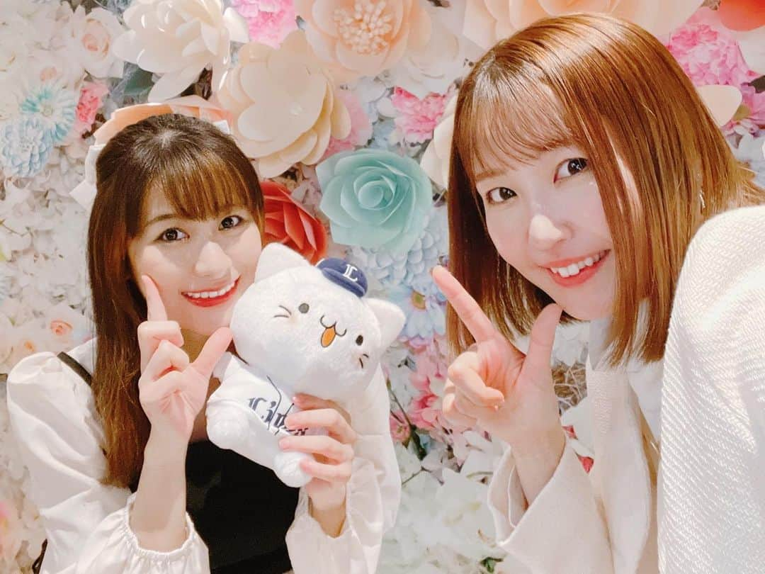 猪狩ともかさんのインスタグラム写真 - (猪狩ともかInstagram)「🦁🌼 . . この前、惣田紗莉渚ちゃんと プリンスホテルとライオンズのコラボカフェ 44cafe(ししカフェ)行ってきた🍔 . レオくん席に座ってたよ🦁💕 (べるーにゃは連れてった🐱) . 美味しかった＆可愛かった〜！！ . . . #新宿プリンスホテル #埼玉西武ライオンズ  #獅子カフェ #44cafe #惣田紗莉渚 ちゃん #獅子女」4月20日 21時11分 - igari_tomoka