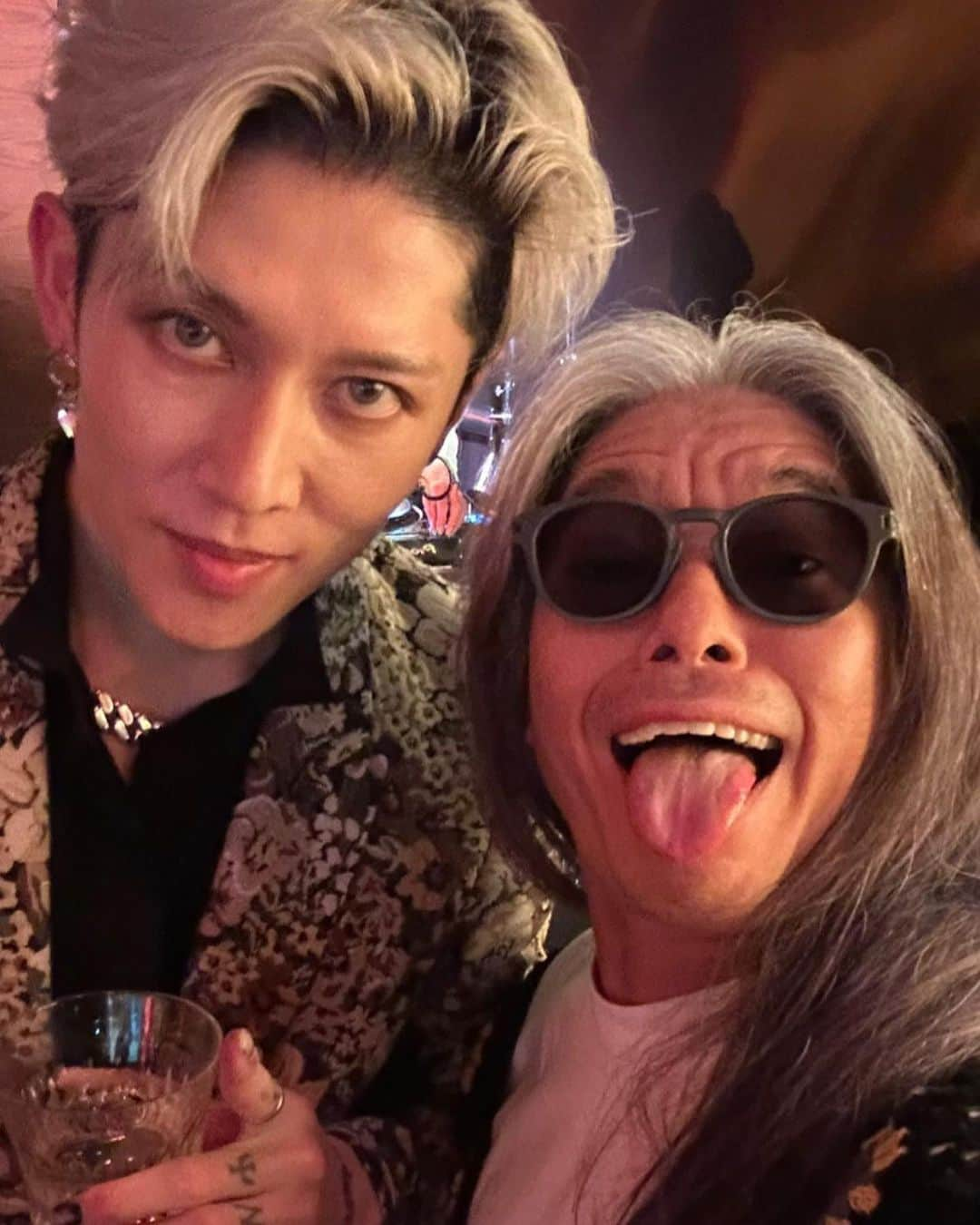 雅-MIYAVI-さんのインスタグラム写真 - (雅-MIYAVI-Instagram)「Acoustic set at The Macallan Tokyo night.  Such a privilege to learn so deeply about the history and the craftsmanship of The Macallan.   Performed “Guard You” the track I wrote 12 years ago in 2011 when the devastating earthquake and Tsunami hit Japan. So many memories come flooding back to me…  Miss you all.   ザ・マッカラン in 東京にて、久しぶりのアコースティックセットでした。  １２、１５、１８年と、どんどん深く、沁み渡るように広がっていくテイストとその世界に改めて魅了されました。  １２、１５、１８年にまつわる楽曲を、ということだったので、１２年前の２０１１年、東日本大震災のあとに作った楽曲”Guard You“ を披露させていただきました。  演奏していて、当時の色んな思いが蘇りました。  ここのところずっと制作や撮影ばかりなので、早くまたライヴでみんなに会いたいです。」4月20日 21時22分 - miyavi_ishihara