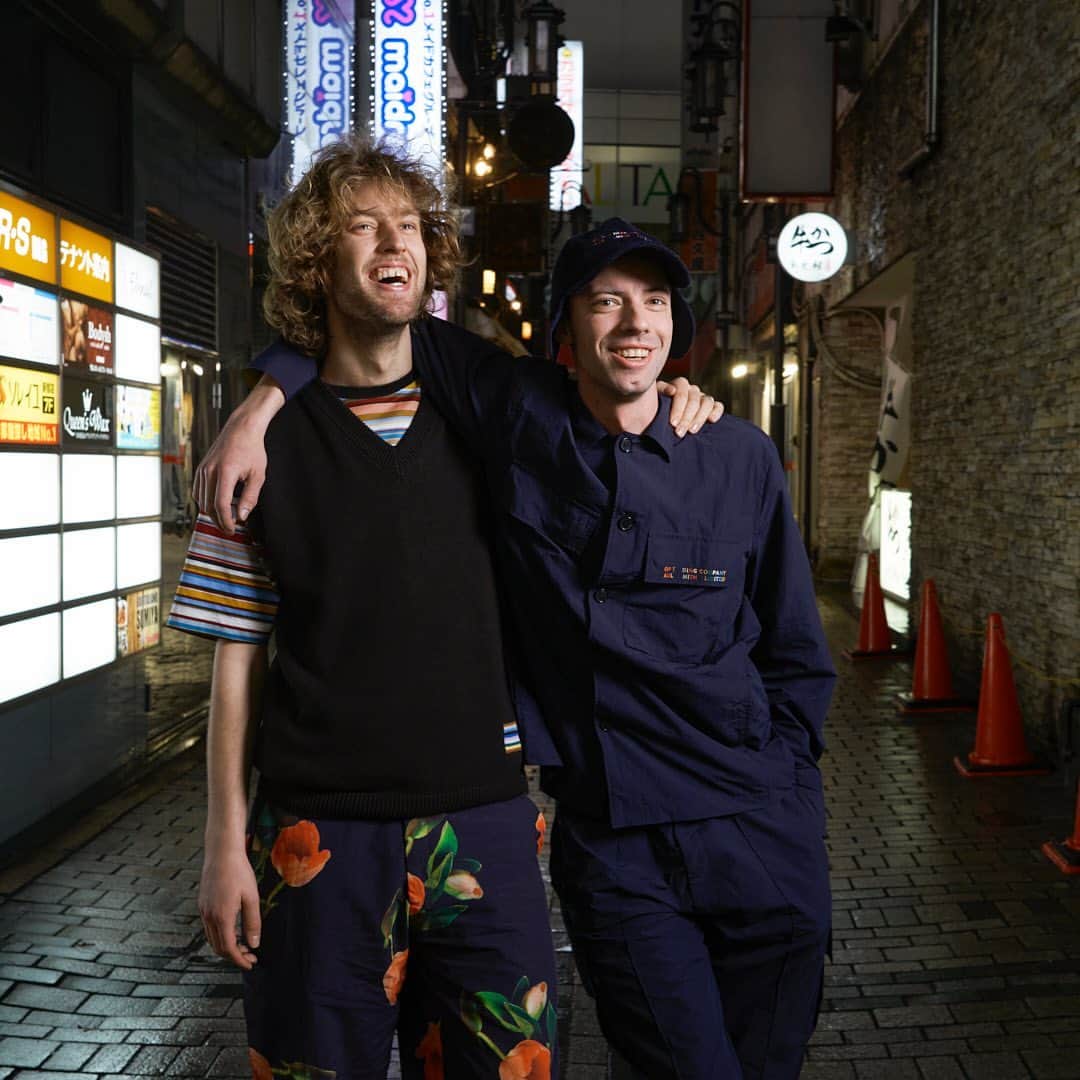 GRINDのインスタグラム：「. Paul Smith + POP TRADING COMPANY for GRIND Vol.106 2023 SPRING/SUMMER  Paul Smithがオランダ・アムステルダムのスケートカンパニー、Pop Trading Companyとのコラボレーションアイテムを発売。コラボレーションを記念し、東京を舞台にPop Trading Companyのライダーたちを撮影したビジュアルは、彼らと駆け抜けた東京での濃密な日々と、両ブランドの結びつきを一層パワフルに写し出す。  Model_Pascal Moelaert, Alex Raeymaekers Photo_Haruki Matsui Edit_Shuhei Kawada  #grind #grindmagazine #unexpected #paulsmith #poptradingcompany」