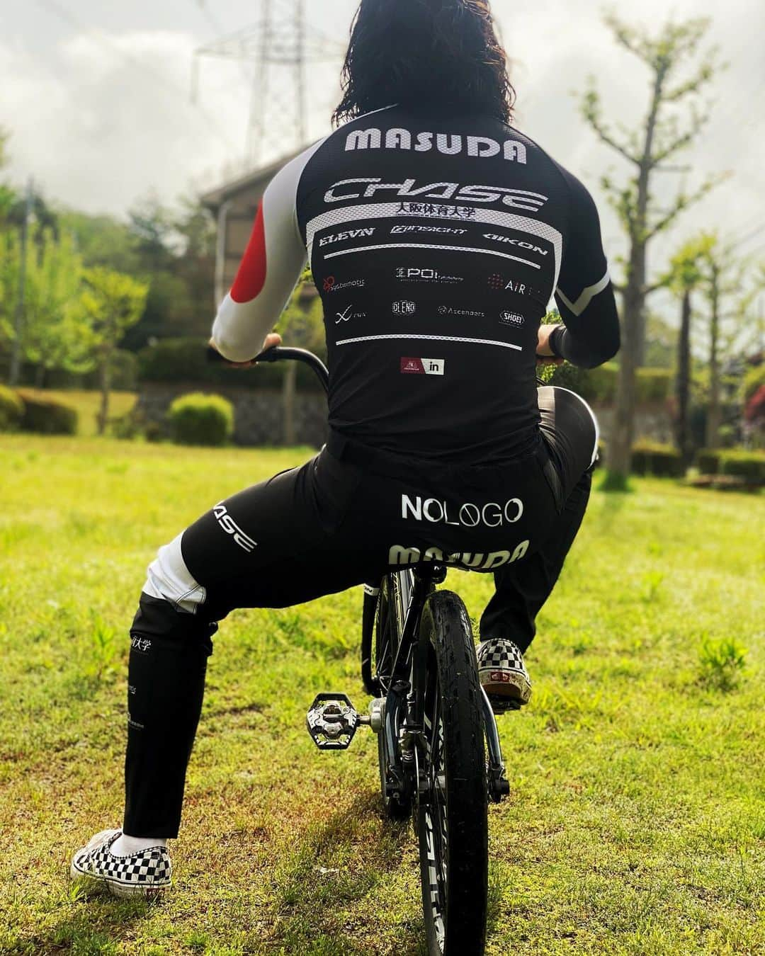 増田優一さんのインスタグラム写真 - (増田優一Instagram)「New Jersey just arrived! Thank you @nologo_racing_japan @nologo_racing for custom designs. • 今年レースで使用するジャージが届きました。早くジャージを着て走るのが楽しみです。 @nologo_racing_japan ありがとうございます。今週末の大東建託第1戦の岡山大会にNologoブースが出ますので、良かったらチェックしてみて下さい。 @nologo_racing_japan @nologo_racing #nologoracing」4月20日 21時18分 - you1masuda_