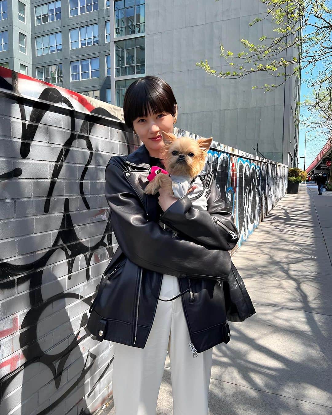 新井貴子のインスタグラム：「I’m so happy to see the people (& 🐶) I love in NY🌿✨」