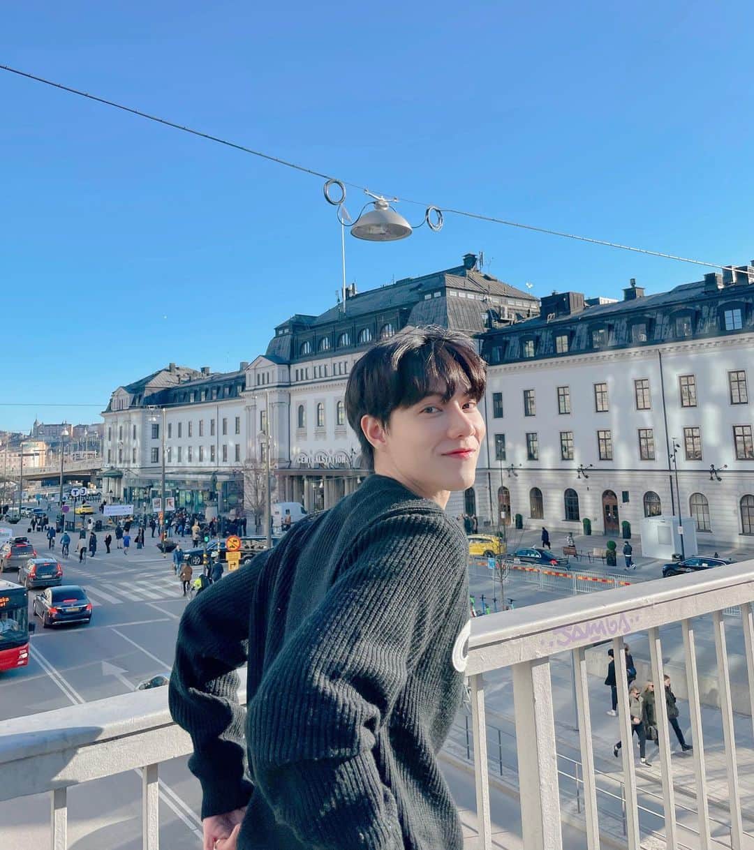 NEWYEARのインスタグラム：「Fall in Love here❤️」