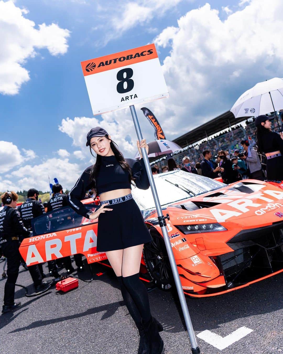 真木しおりのインスタグラム：「開幕戦のボード担当させてもらいました🥺🫶  #ARTA#ARTAGALS#SUPERGT#AUTOBACS#オートバックス #HONDA#無限 #MUGEN #RQ #레이싱모델　#レースクイーン#racingmodel#supergt #スーパーGT」