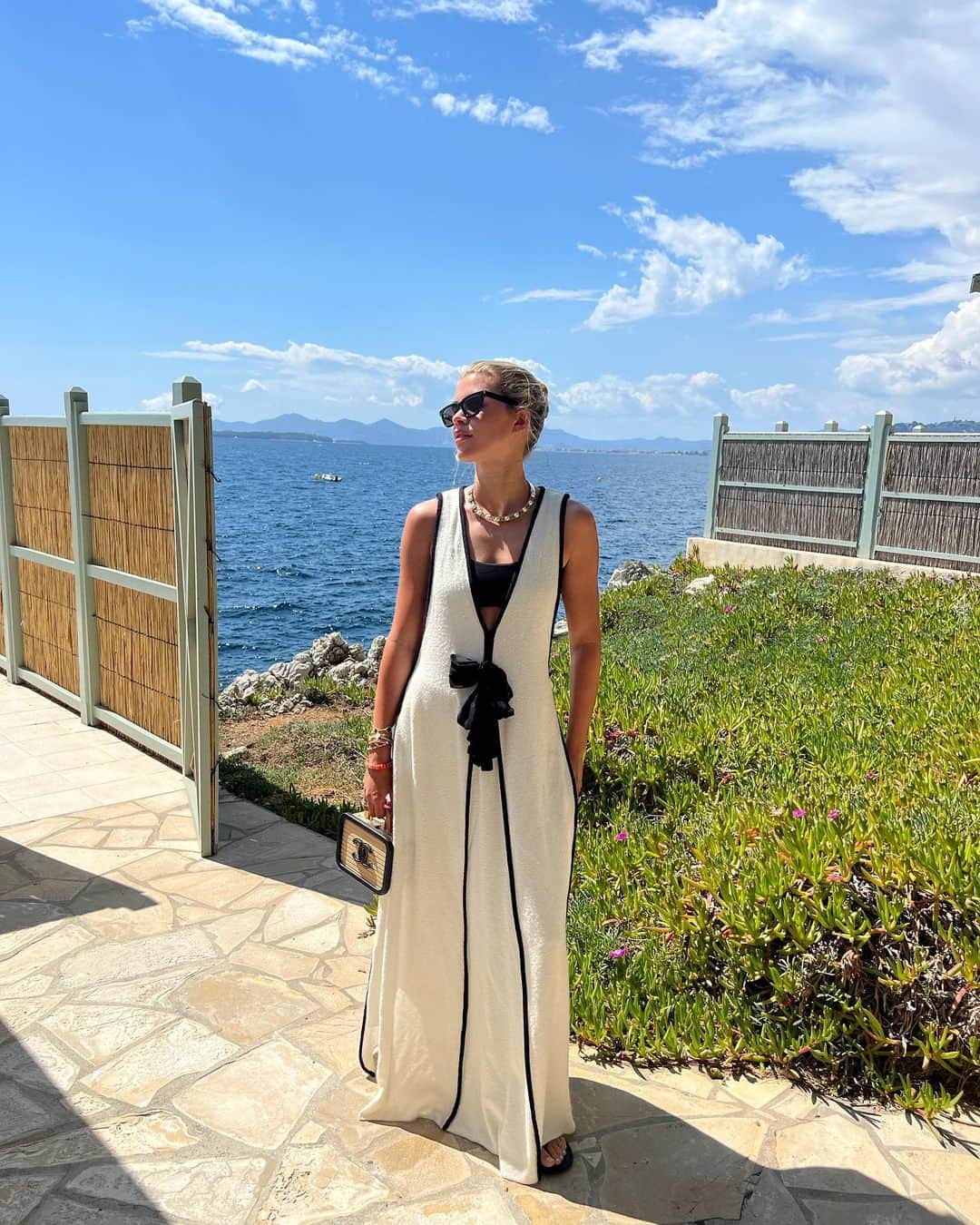 ソフィア・リッチーのインスタグラム：「Afternoon in Antibes 🫧💛」