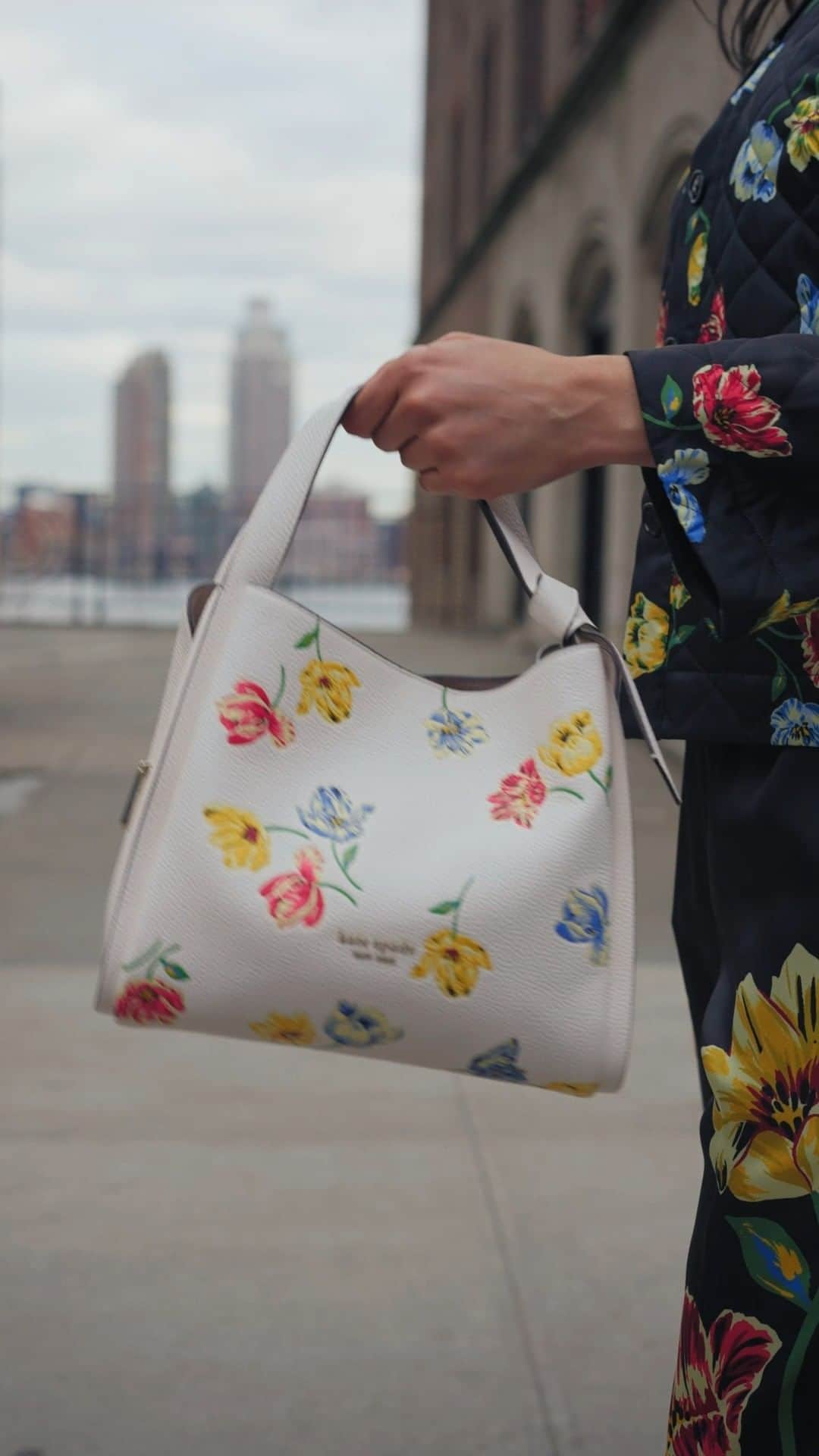 ケイト・スペードのインスタグラム：「美しいブーケがすべてのはじまり  #katespadeny #katespadejapan #ケイトスペード #ケイトスペードニューヨーク」