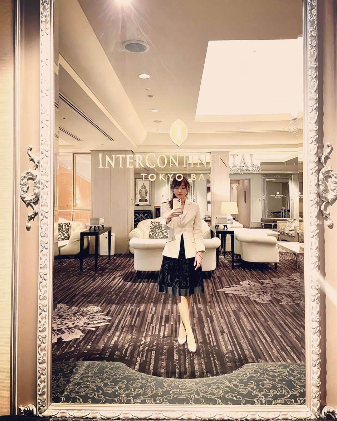 中川祐子さんのインスタグラム写真 - (中川祐子Instagram)「今日4月20日は牡羊座新月で レアな金環皆既日食の日！🌒✨ . 理想や夢の実現に向けて アクションを起こすのに最適なとき！ なんだそうですよ〜✨ . 皆さんはどんな願い事を叶えたいですか？ . 私はこれからも色んなことに挑戦したい！ まだまだ知らない世界が山ほどあるし(笑) 趣味も美容も大好きなお仕事も… まだまだ貪欲に、楽しみながら ステップアップ目指しまっせ〜💪笑笑 . そうそう、 最近は司会のお仕事も多くさせて頂いていて🎤 (ここ数年ちょいと脱線していたけど、一応アナウンサーなんです😅💦w)、、 先日はあるイベントで 約150名の外国人のお客様を前に 英語の司会をさせて頂くことに！！ . 終始英語のみの司会は初めてで、 かなりドキドキものでしたが、 私も外国人になったつもり(笑)で頑張ったら 結果、楽しかった〜😆💓 何事もやればなんとかなるもんだ！！ . 実はね、ここ最近、 英語をブラッシュアップしたくて 毎日英語を聴くようにしてるんです🎧 podcastの『バイリンガルニュース』はめっちゃオススメ！！ . 私も友人に教えてもらって聴くようになったんだけど、 面白いし、すごく勉強になるの👍 知ってる人きっと多いよね☺️ . このお陰で今回の司会も乗り切れたと思う！！ . いくつになっても成長できるって 嬉しいことだよね😉♪ . #牡羊座新月 #金環皆既日食 #願い事をしよう #いくつになってもチャレンジ #ステップアップ #次のステージへ #大好きな仕事 #アナウンサー #英語司会 #バイリンガルニュース #アラフィフ #アラフォー #happylifestyle」4月20日 21時42分 - nakagawa.yuko