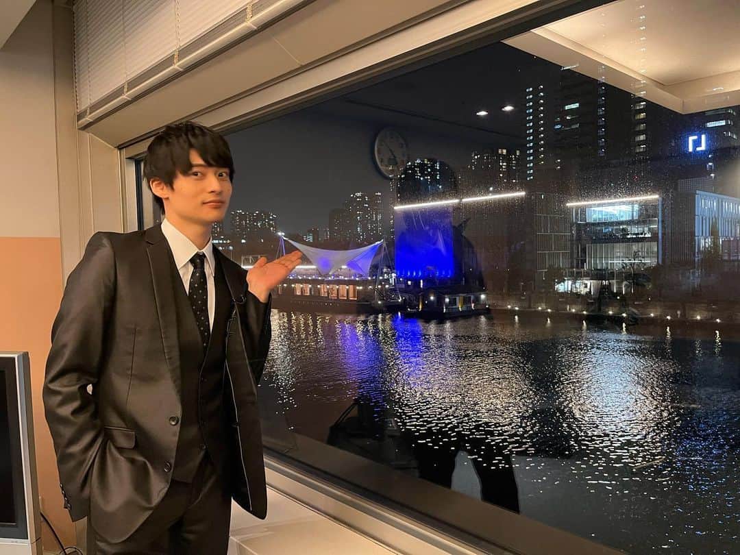 平田雄也のインスタグラム：「窓から見える景色をお裾分け☺️  #夜景 #撮影 #お裾分け」
