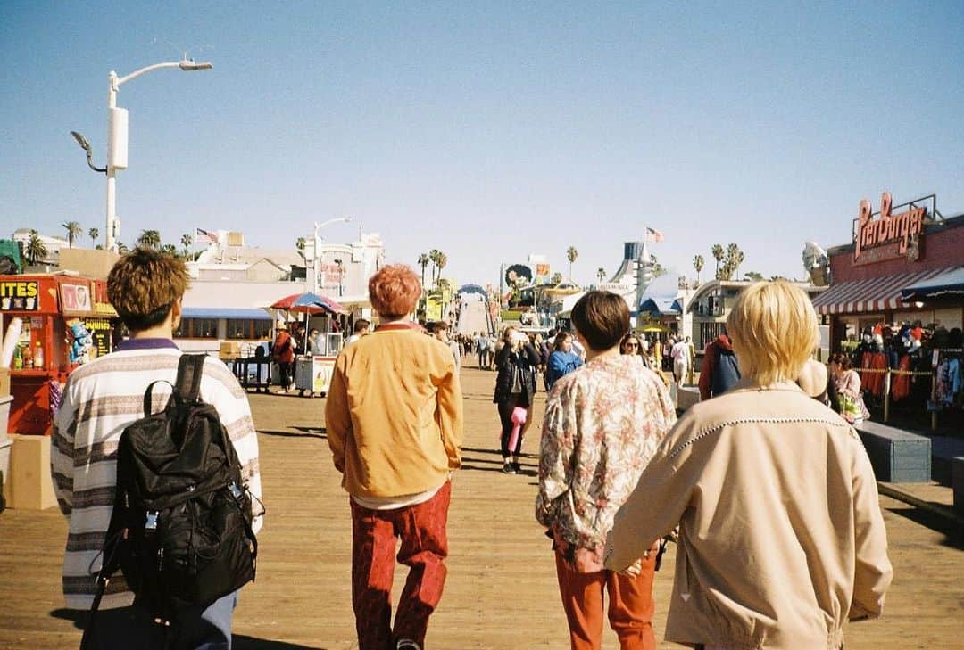 Travis Japan（トラジャ）さんのインスタグラム写真 - (Travis Japan（トラジャ）Instagram)「⁡ ⁡ at Santa Monica State Beach🏖🎡✨ ⁡ #松田元太 #Genta #吉澤閑也 #Shizu #宮近海斗 #Chaka #七五三掛龍也 #Shime  ⁡ #TJgram #WorldwideTJ #Johnnys #TravisJapan」4月20日 21時43分 - travis_japan_official