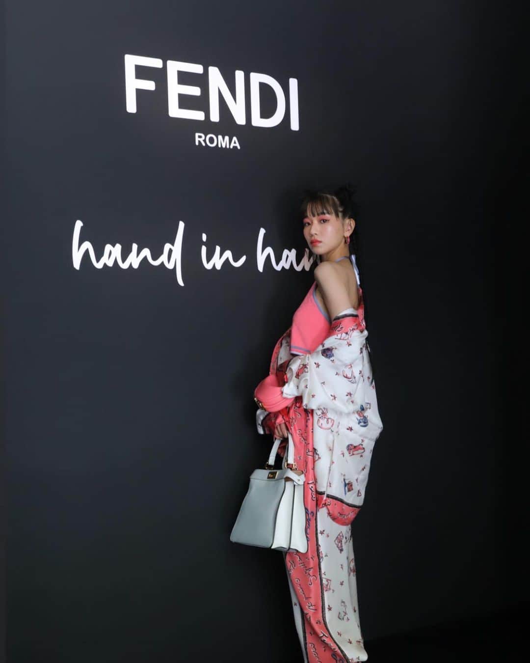 Hinaさんのインスタグラム写真 - (HinaInstagram)「@fendi #HandInHand」4月20日 21時43分 - hina_faky