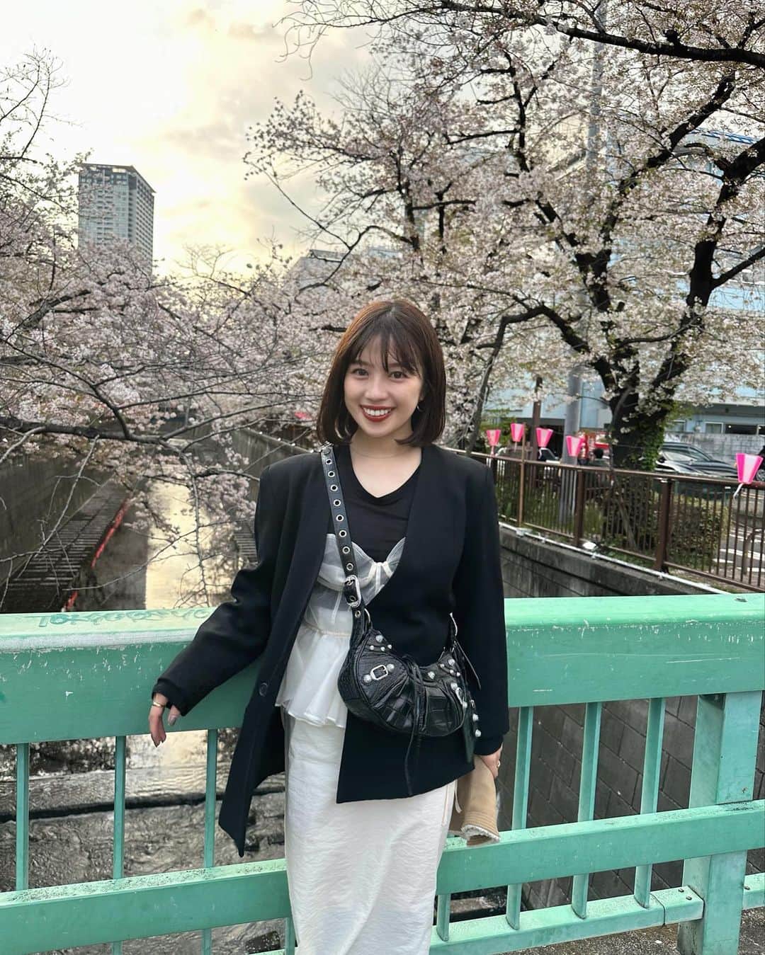 mizukiさんのインスタグラム写真 - (mizukiInstagram)「だいぶ前の写真になっちゃったけど 中目黒に桜見に行った時の🌸 東京で初めてこんなにたくさんの桜をみて、人も多かったけど幸せだった☺️ また来年も行きたいな💞 ㅤㅤㅤㅤㅤㅤㅤㅤㅤㅤㅤㅤㅤㅤㅤㅤㅤㅤㅤㅤㅤㅤㅤㅤㅤㅤ トップスは　@labelleetude_official 🥰 ㅤㅤㅤㅤㅤㅤㅤㅤㅤㅤㅤㅤㅤ #ラベルエチュード #labelleetude#pr#中目黒#桜」4月20日 21時56分 - mizukidrop