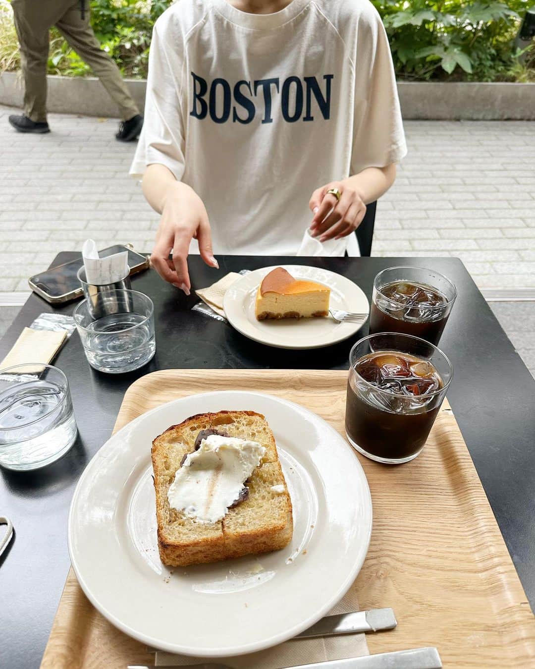 ARISAさんのインスタグラム写真 - (ARISAInstagram)「ㅤㅤㅤㅤㅤㅤㅤㅤㅤㅤㅤㅤㅤ ㅤㅤㅤㅤㅤㅤㅤㅤㅤㅤㅤㅤㅤ ㅤㅤㅤㅤㅤㅤㅤㅤㅤㅤㅤㅤㅤ てりちゃんと打ち合わせがてら cafeでランチっ🍞！ ㅤㅤㅤㅤㅤㅤㅤㅤㅤㅤㅤㅤㅤ あんバタだいすきだーー🧈♡ ㅤㅤㅤㅤㅤㅤㅤㅤㅤㅤㅤㅤㅤ お気に入りのサロペは こっちの色も春っぽくて可愛い。 ㅤㅤㅤㅤㅤㅤㅤㅤㅤㅤㅤㅤㅤ おすすめです🐿️ ㅤㅤㅤㅤㅤㅤㅤㅤㅤㅤㅤㅤㅤㅤㅤㅤㅤㅤㅤㅤㅤㅤㅤㅤㅤ フランクリンのAW展示会も 可愛いで溢れてた♡🤫 ㅤㅤㅤㅤㅤㅤㅤㅤㅤㅤㅤㅤㅤ ㅤㅤㅤㅤㅤㅤㅤㅤㅤㅤㅤㅤㅤ ㅤㅤㅤㅤㅤㅤㅤㅤㅤㅤㅤㅤㅤ ㅤㅤㅤㅤㅤㅤㅤㅤㅤㅤㅤㅤㅤ #原宿カフェ #渋谷カフェ#東京カフェ#カフェ巡り #東京カフェ巡り #ㅤㅤㅤㅤㅤㅤㅤㅤㅤㅤㅤㅤㅤciaopanic #newhair  #チャオパニック#チャオ#チャオコーデ#デニムサロペ#サロペット#デニム#オーバーオール#オールインワン#デニムコーデ #タンク#タンクトップ#ボーダータンク#春コーデ#夏コーデ#お団子ヘア#オン眉#オン眉#オン眉ボブ#ローライト#ローライトヘア#ローライトヘアー #ピンクヘア#派手髪」4月20日 22時05分 - ari33_