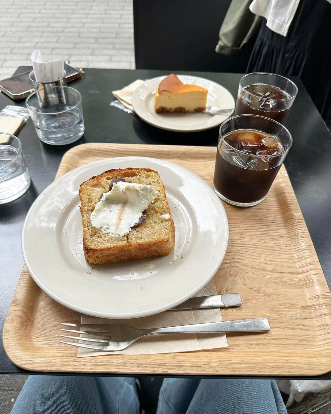 ARISAさんのインスタグラム写真 - (ARISAInstagram)「ㅤㅤㅤㅤㅤㅤㅤㅤㅤㅤㅤㅤㅤ ㅤㅤㅤㅤㅤㅤㅤㅤㅤㅤㅤㅤㅤ ㅤㅤㅤㅤㅤㅤㅤㅤㅤㅤㅤㅤㅤ てりちゃんと打ち合わせがてら cafeでランチっ🍞！ ㅤㅤㅤㅤㅤㅤㅤㅤㅤㅤㅤㅤㅤ あんバタだいすきだーー🧈♡ ㅤㅤㅤㅤㅤㅤㅤㅤㅤㅤㅤㅤㅤ お気に入りのサロペは こっちの色も春っぽくて可愛い。 ㅤㅤㅤㅤㅤㅤㅤㅤㅤㅤㅤㅤㅤ おすすめです🐿️ ㅤㅤㅤㅤㅤㅤㅤㅤㅤㅤㅤㅤㅤㅤㅤㅤㅤㅤㅤㅤㅤㅤㅤㅤㅤ フランクリンのAW展示会も 可愛いで溢れてた♡🤫 ㅤㅤㅤㅤㅤㅤㅤㅤㅤㅤㅤㅤㅤ ㅤㅤㅤㅤㅤㅤㅤㅤㅤㅤㅤㅤㅤ ㅤㅤㅤㅤㅤㅤㅤㅤㅤㅤㅤㅤㅤ ㅤㅤㅤㅤㅤㅤㅤㅤㅤㅤㅤㅤㅤ #原宿カフェ #渋谷カフェ#東京カフェ#カフェ巡り #東京カフェ巡り #ㅤㅤㅤㅤㅤㅤㅤㅤㅤㅤㅤㅤㅤciaopanic #newhair  #チャオパニック#チャオ#チャオコーデ#デニムサロペ#サロペット#デニム#オーバーオール#オールインワン#デニムコーデ #タンク#タンクトップ#ボーダータンク#春コーデ#夏コーデ#お団子ヘア#オン眉#オン眉#オン眉ボブ#ローライト#ローライトヘア#ローライトヘアー #ピンクヘア#派手髪」4月20日 22時05分 - ari33_