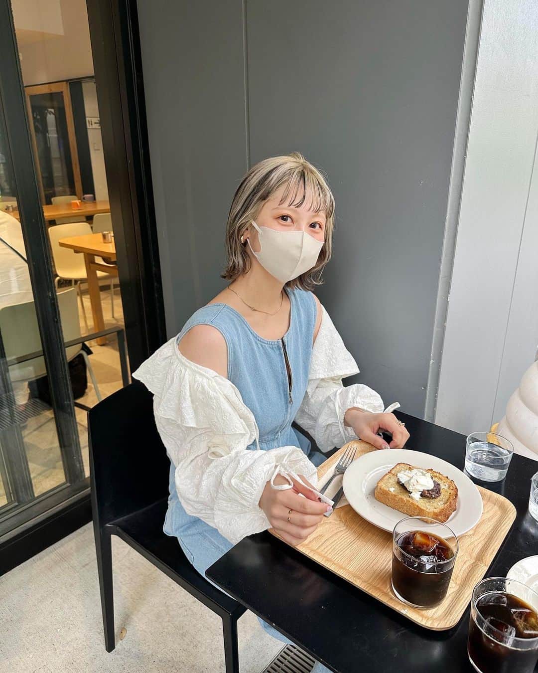 ARISAさんのインスタグラム写真 - (ARISAInstagram)「ㅤㅤㅤㅤㅤㅤㅤㅤㅤㅤㅤㅤㅤ ㅤㅤㅤㅤㅤㅤㅤㅤㅤㅤㅤㅤㅤ ㅤㅤㅤㅤㅤㅤㅤㅤㅤㅤㅤㅤㅤ てりちゃんと打ち合わせがてら cafeでランチっ🍞！ ㅤㅤㅤㅤㅤㅤㅤㅤㅤㅤㅤㅤㅤ あんバタだいすきだーー🧈♡ ㅤㅤㅤㅤㅤㅤㅤㅤㅤㅤㅤㅤㅤ お気に入りのサロペは こっちの色も春っぽくて可愛い。 ㅤㅤㅤㅤㅤㅤㅤㅤㅤㅤㅤㅤㅤ おすすめです🐿️ ㅤㅤㅤㅤㅤㅤㅤㅤㅤㅤㅤㅤㅤㅤㅤㅤㅤㅤㅤㅤㅤㅤㅤㅤㅤ フランクリンのAW展示会も 可愛いで溢れてた♡🤫 ㅤㅤㅤㅤㅤㅤㅤㅤㅤㅤㅤㅤㅤ ㅤㅤㅤㅤㅤㅤㅤㅤㅤㅤㅤㅤㅤ ㅤㅤㅤㅤㅤㅤㅤㅤㅤㅤㅤㅤㅤ ㅤㅤㅤㅤㅤㅤㅤㅤㅤㅤㅤㅤㅤ #原宿カフェ #渋谷カフェ#東京カフェ#カフェ巡り #東京カフェ巡り #ㅤㅤㅤㅤㅤㅤㅤㅤㅤㅤㅤㅤㅤciaopanic #newhair  #チャオパニック#チャオ#チャオコーデ#デニムサロペ#サロペット#デニム#オーバーオール#オールインワン#デニムコーデ #タンク#タンクトップ#ボーダータンク#春コーデ#夏コーデ#お団子ヘア#オン眉#オン眉#オン眉ボブ#ローライト#ローライトヘア#ローライトヘアー #ピンクヘア#派手髪」4月20日 22時05分 - ari33_