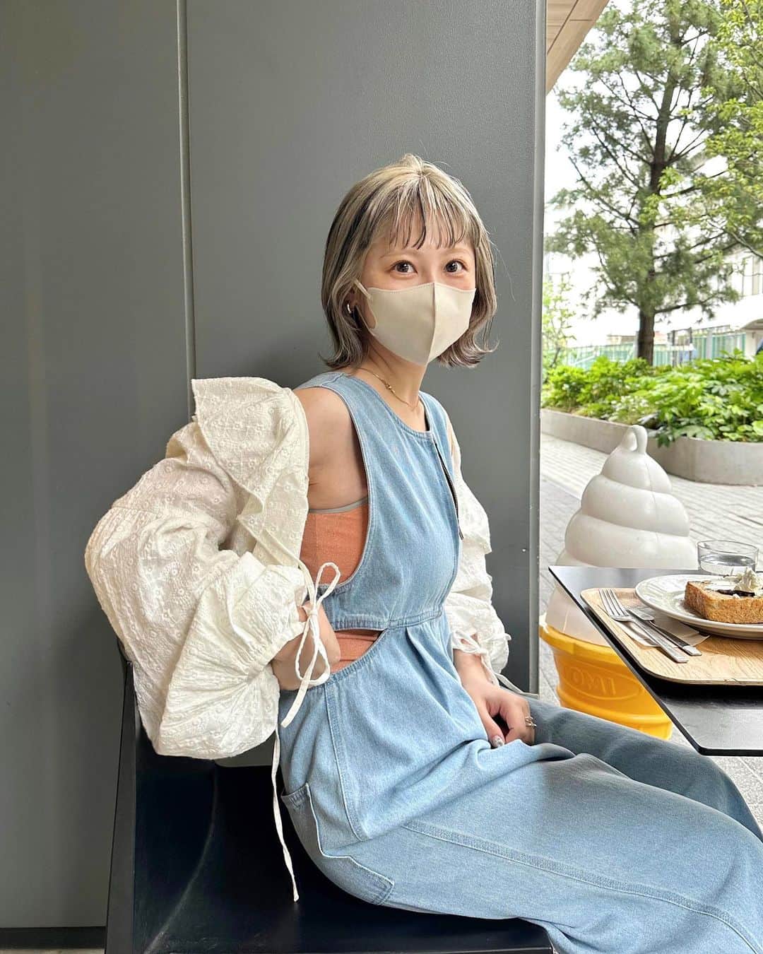 ARISAさんのインスタグラム写真 - (ARISAInstagram)「ㅤㅤㅤㅤㅤㅤㅤㅤㅤㅤㅤㅤㅤ ㅤㅤㅤㅤㅤㅤㅤㅤㅤㅤㅤㅤㅤ ㅤㅤㅤㅤㅤㅤㅤㅤㅤㅤㅤㅤㅤ てりちゃんと打ち合わせがてら cafeでランチっ🍞！ ㅤㅤㅤㅤㅤㅤㅤㅤㅤㅤㅤㅤㅤ あんバタだいすきだーー🧈♡ ㅤㅤㅤㅤㅤㅤㅤㅤㅤㅤㅤㅤㅤ お気に入りのサロペは こっちの色も春っぽくて可愛い。 ㅤㅤㅤㅤㅤㅤㅤㅤㅤㅤㅤㅤㅤ おすすめです🐿️ ㅤㅤㅤㅤㅤㅤㅤㅤㅤㅤㅤㅤㅤㅤㅤㅤㅤㅤㅤㅤㅤㅤㅤㅤㅤ フランクリンのAW展示会も 可愛いで溢れてた♡🤫 ㅤㅤㅤㅤㅤㅤㅤㅤㅤㅤㅤㅤㅤ ㅤㅤㅤㅤㅤㅤㅤㅤㅤㅤㅤㅤㅤ ㅤㅤㅤㅤㅤㅤㅤㅤㅤㅤㅤㅤㅤ ㅤㅤㅤㅤㅤㅤㅤㅤㅤㅤㅤㅤㅤ #原宿カフェ #渋谷カフェ#東京カフェ#カフェ巡り #東京カフェ巡り #ㅤㅤㅤㅤㅤㅤㅤㅤㅤㅤㅤㅤㅤciaopanic #newhair  #チャオパニック#チャオ#チャオコーデ#デニムサロペ#サロペット#デニム#オーバーオール#オールインワン#デニムコーデ #タンク#タンクトップ#ボーダータンク#春コーデ#夏コーデ#お団子ヘア#オン眉#オン眉#オン眉ボブ#ローライト#ローライトヘア#ローライトヘアー #ピンクヘア#派手髪」4月20日 22時05分 - ari33_