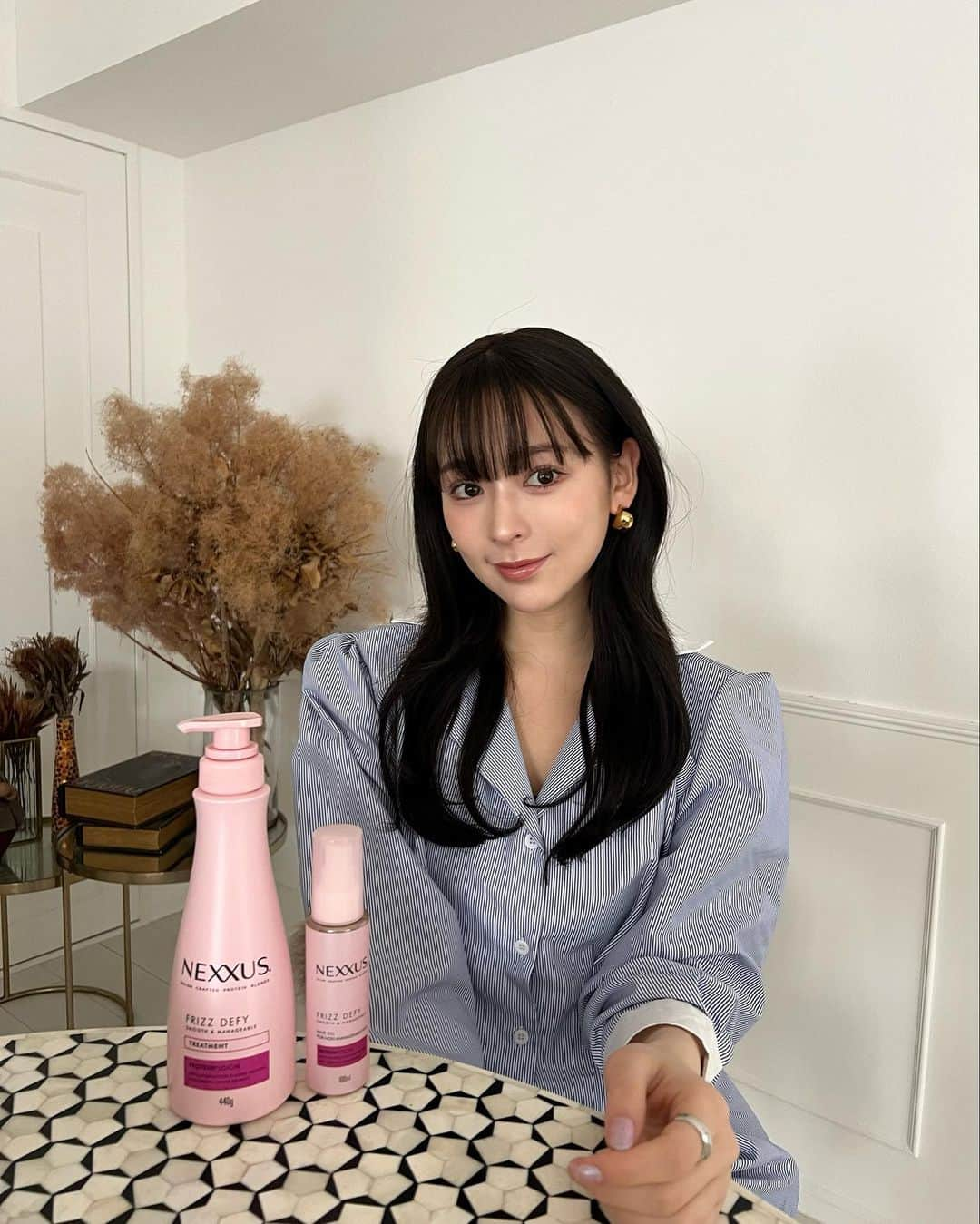 古川貴絵さんのインスタグラム写真 - (古川貴絵Instagram)「@nexxushairjapan   hair care 🛁✨　 最近はずっとこのピンクを愛用中💗 トリートメント後のマスクが特にお気に入りで ほんっとツヤ髪になる！！  髪の栄養であるタンパク質に着目してるブランド🫰🏻 日頃から体のためにも髪のためにも タンパク質には敏感だから嬉しい🥹  髪のタンパク質が分子レベルで研究されてるんだって✨ 現在楽天ECにて発売中！ 4月10日から全国ドラストアを中心についに発売中だよ🌸  #NEXXUS #ネクサス #毛髪科学 #サロン発祥 #シャンプー #ヘアケア #ダメージケア #PR」4月20日 21時59分 - _kiegram