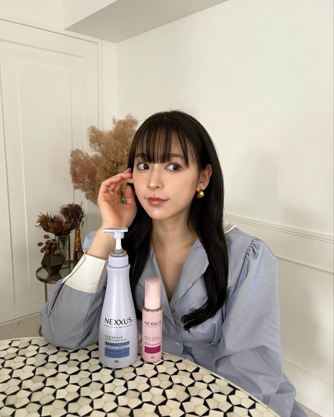 古川貴絵さんのインスタグラム写真 - (古川貴絵Instagram)「@nexxushairjapan   hair care 🛁✨　 最近はずっとこのピンクを愛用中💗 トリートメント後のマスクが特にお気に入りで ほんっとツヤ髪になる！！  髪の栄養であるタンパク質に着目してるブランド🫰🏻 日頃から体のためにも髪のためにも タンパク質には敏感だから嬉しい🥹  髪のタンパク質が分子レベルで研究されてるんだって✨ 現在楽天ECにて発売中！ 4月10日から全国ドラストアを中心についに発売中だよ🌸  #NEXXUS #ネクサス #毛髪科学 #サロン発祥 #シャンプー #ヘアケア #ダメージケア #PR」4月20日 21時59分 - _kiegram